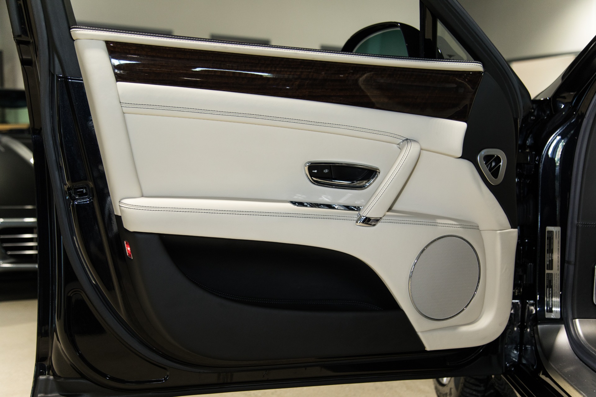 Used-2016-Bentley-Flying-Spur-V8