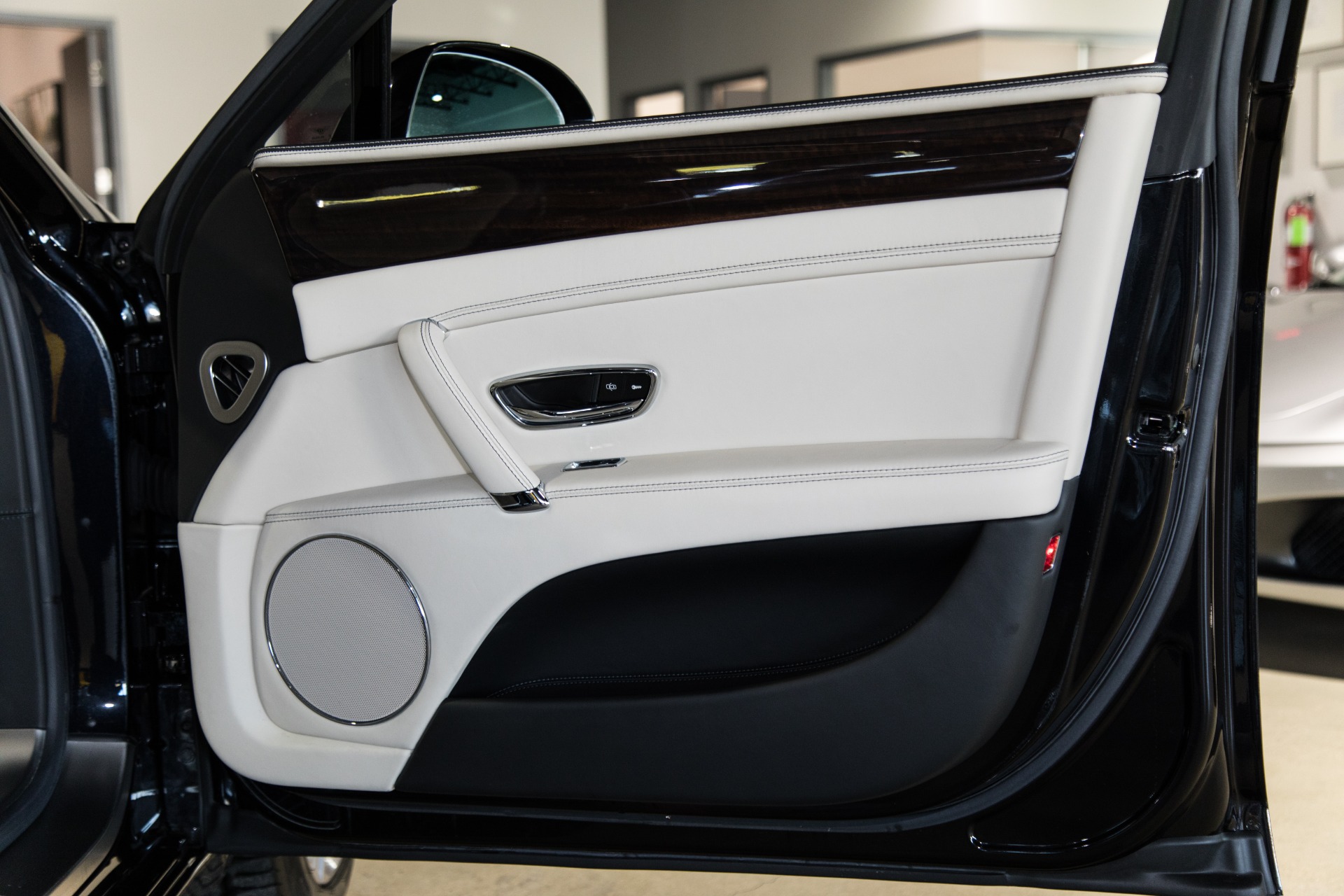 Used-2016-Bentley-Flying-Spur-V8