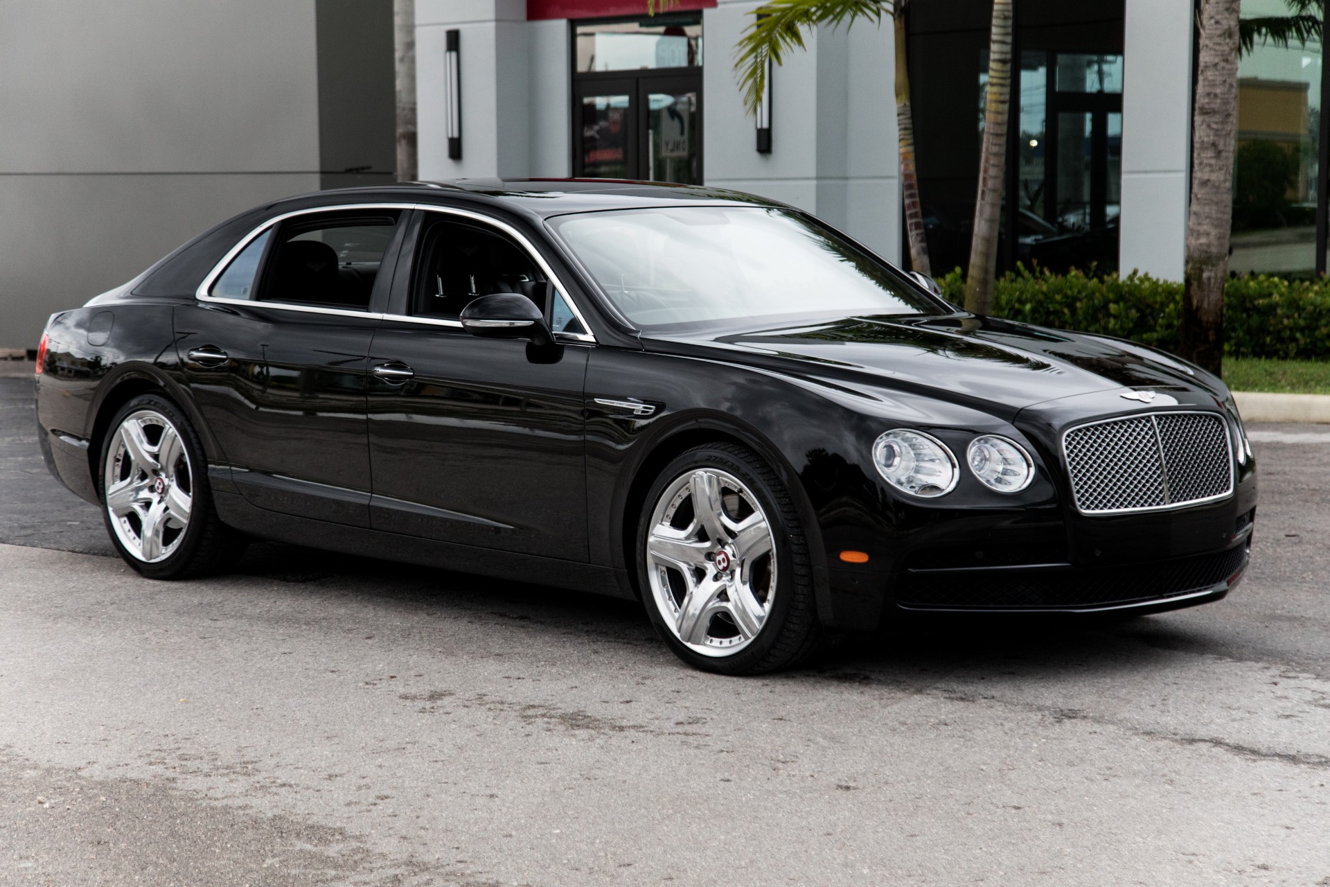 A Luxurious Ride: The 2015 Bentley Flying Spur V8