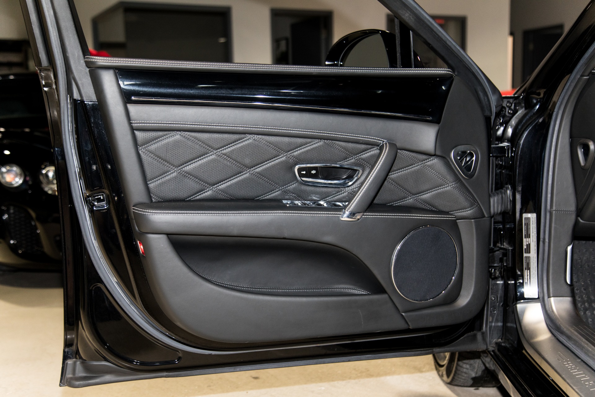 Used-2015-Bentley-Flying-Spur-V8