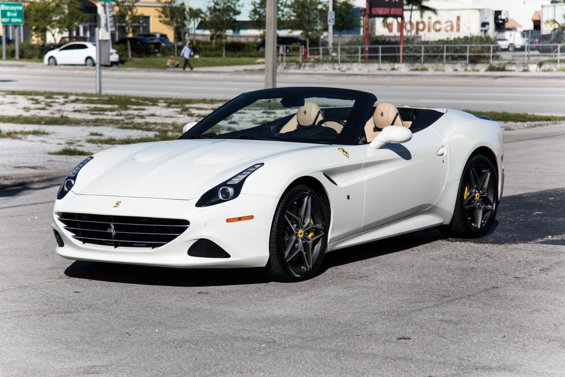 Used-2016-Ferrari-California-T