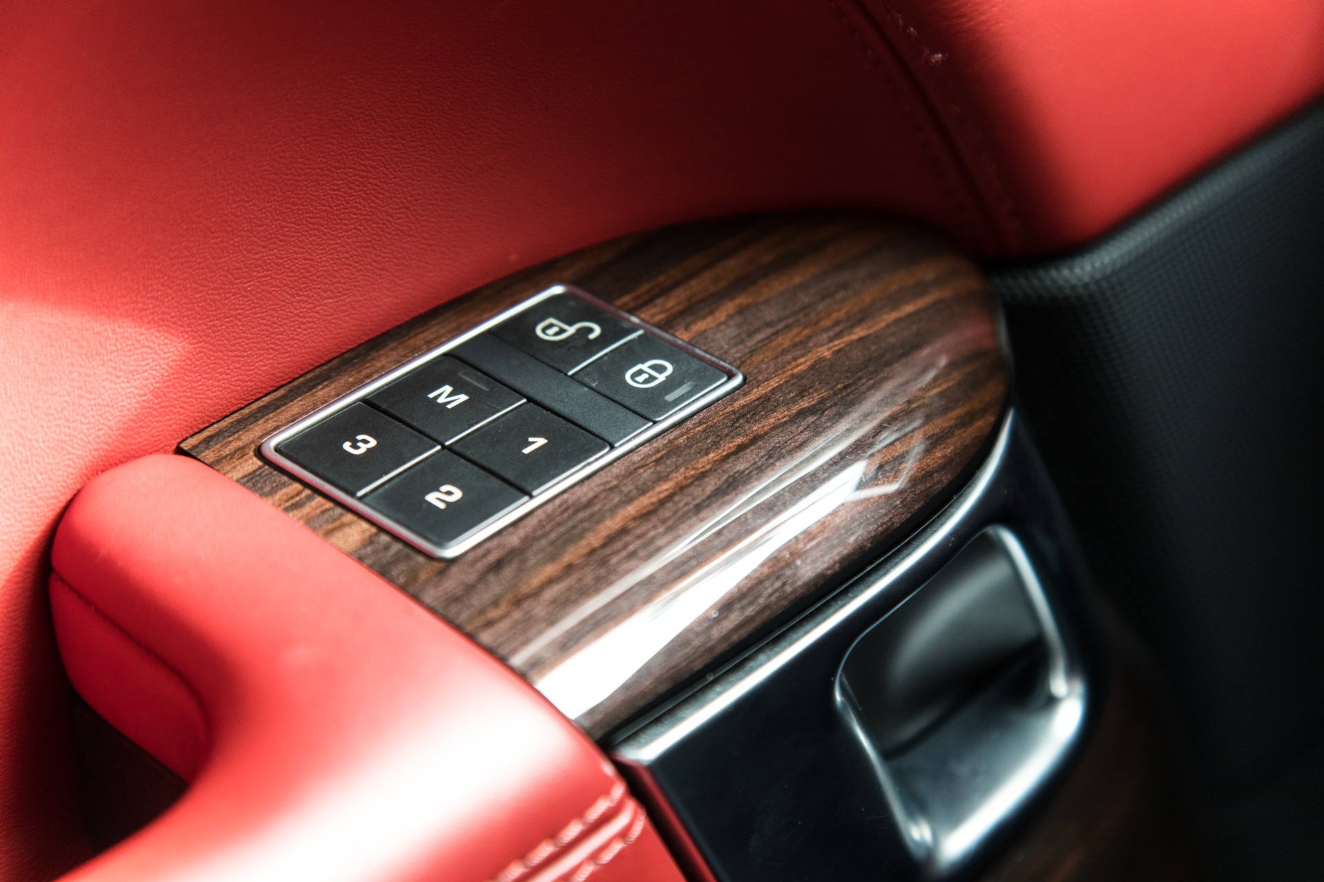Used-2015-Land-Rover-Range-Rover-Autobiography