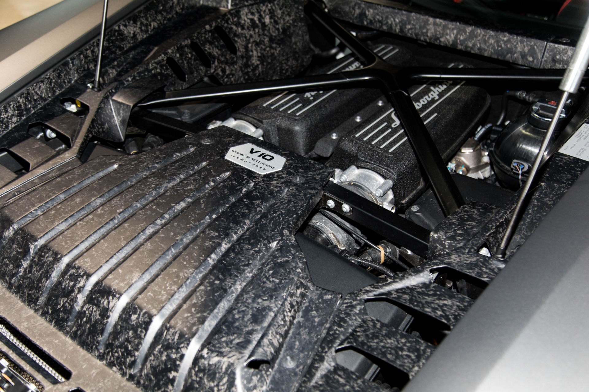 Used-2015-Lamborghini-Huracan-LP-610-4