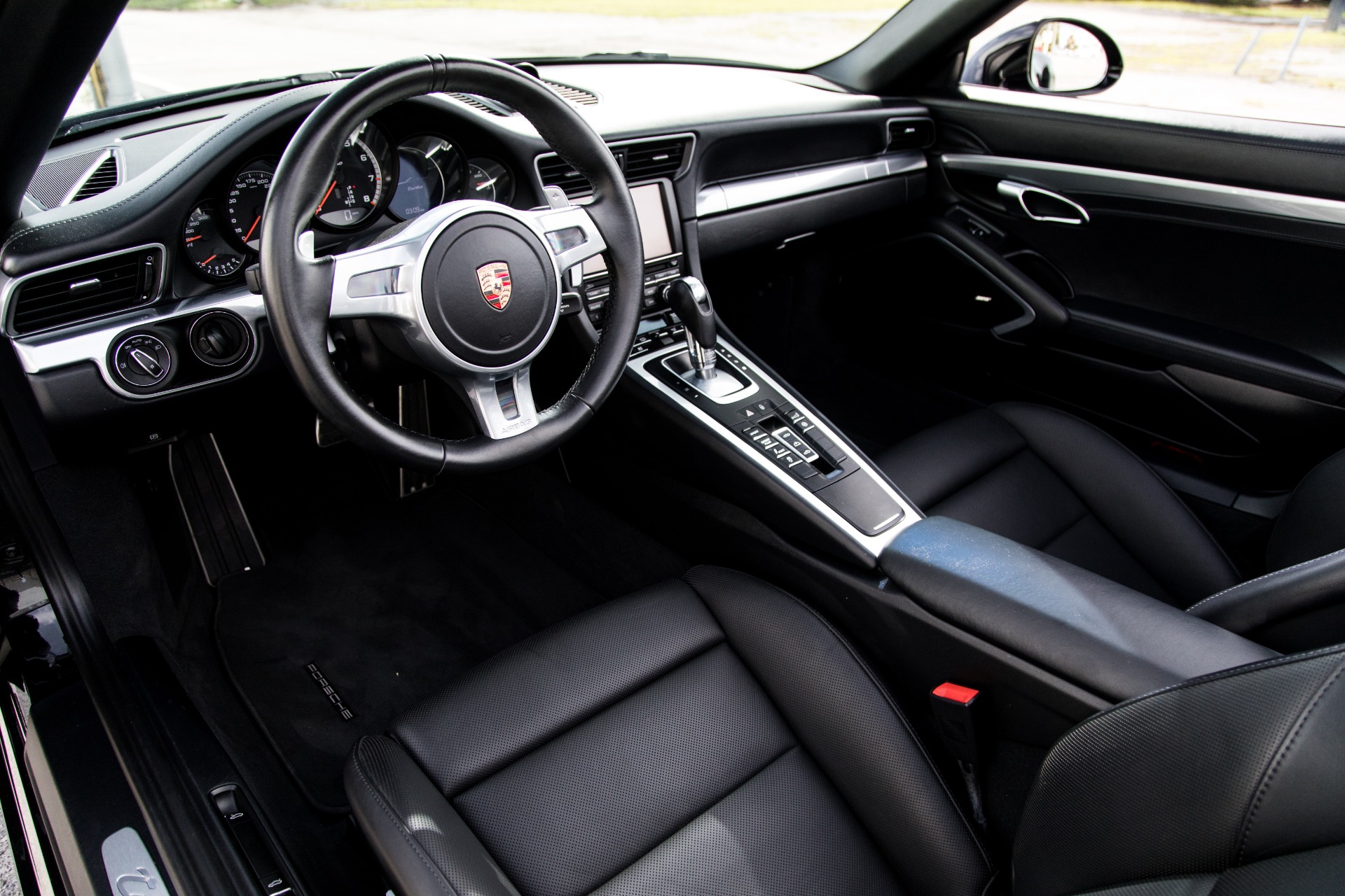 Used-2015-Porsche-911-Turbo
