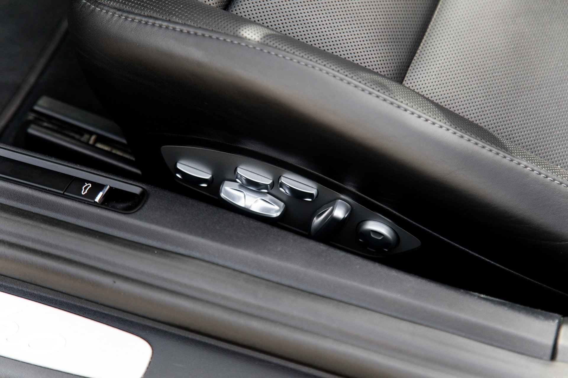 Used-2015-Porsche-911-Turbo