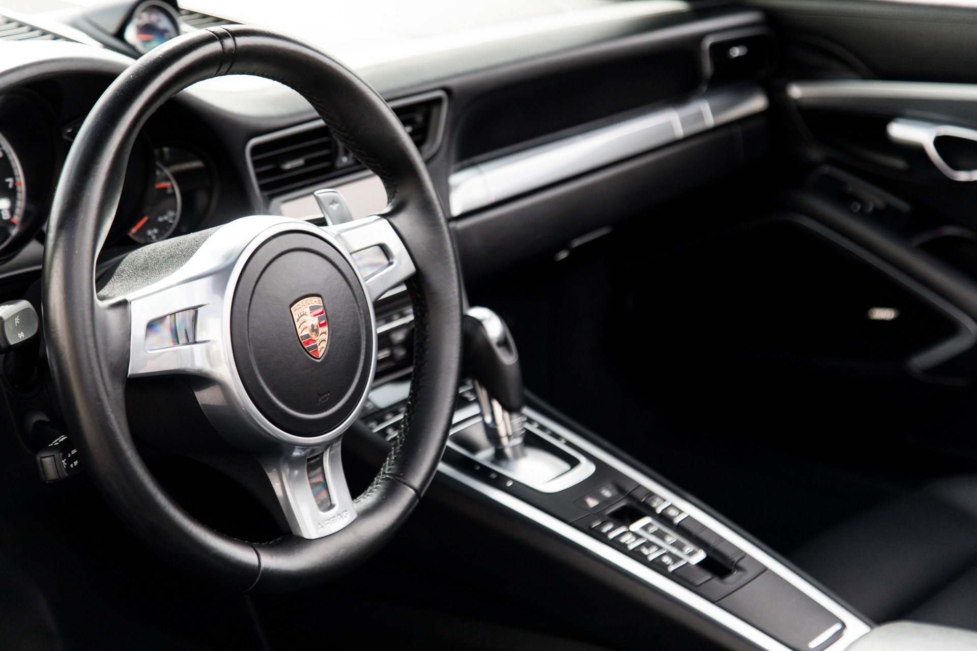 Used-2015-Porsche-911-Turbo
