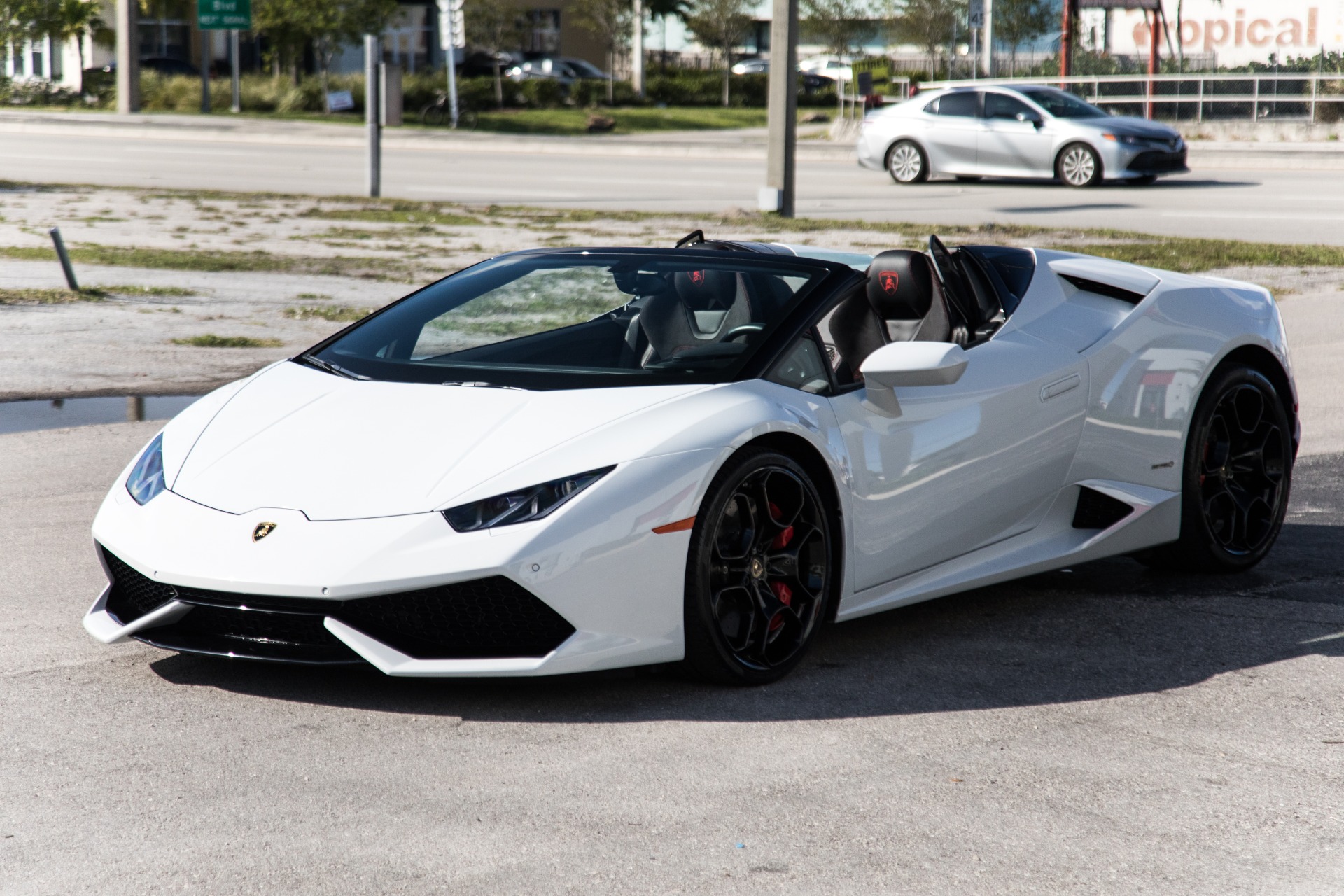 Used-2017-Lamborghini-Huracan-LP-610-4-Spyder