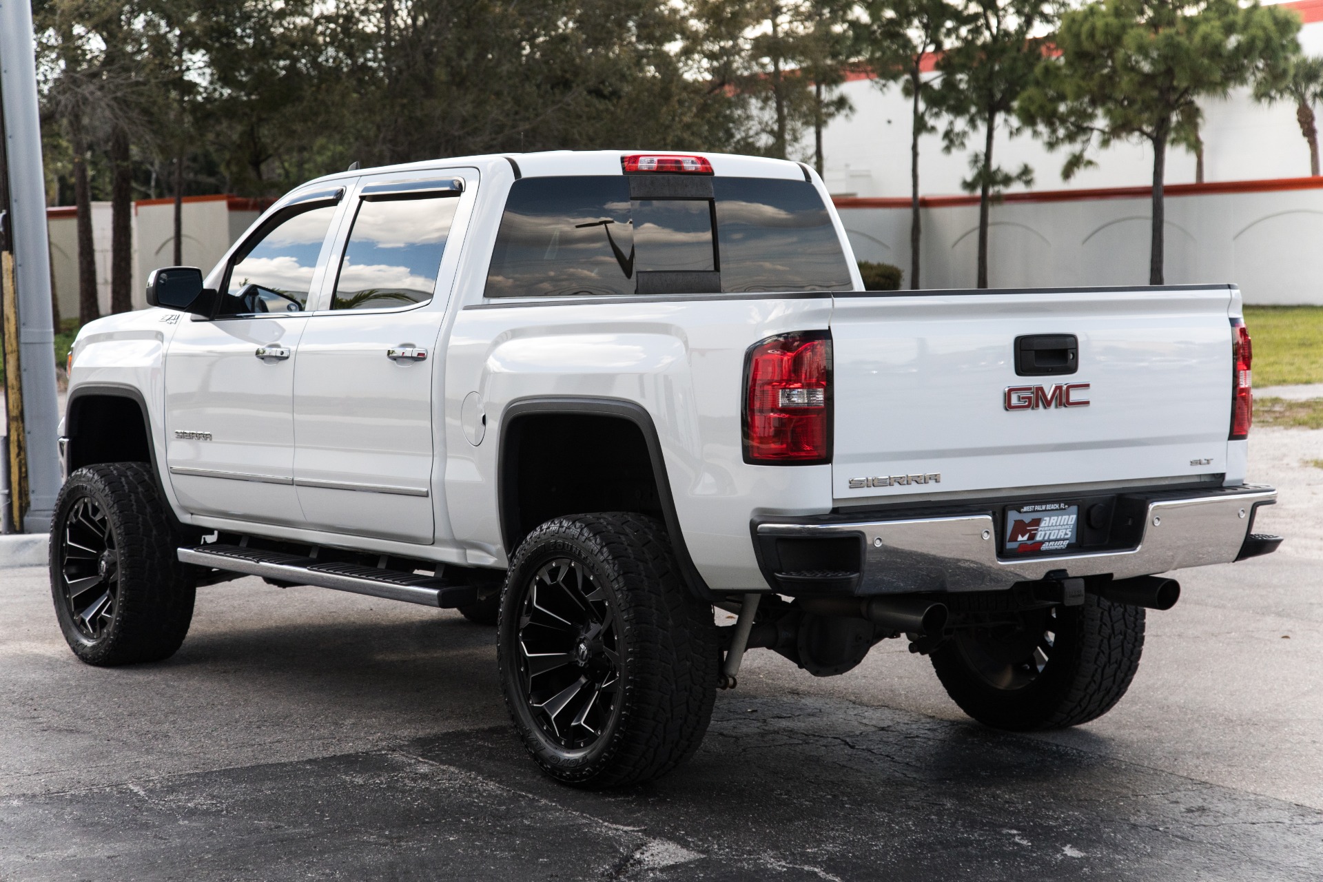 Used-2015-GMC-Sierra-1500-SLT