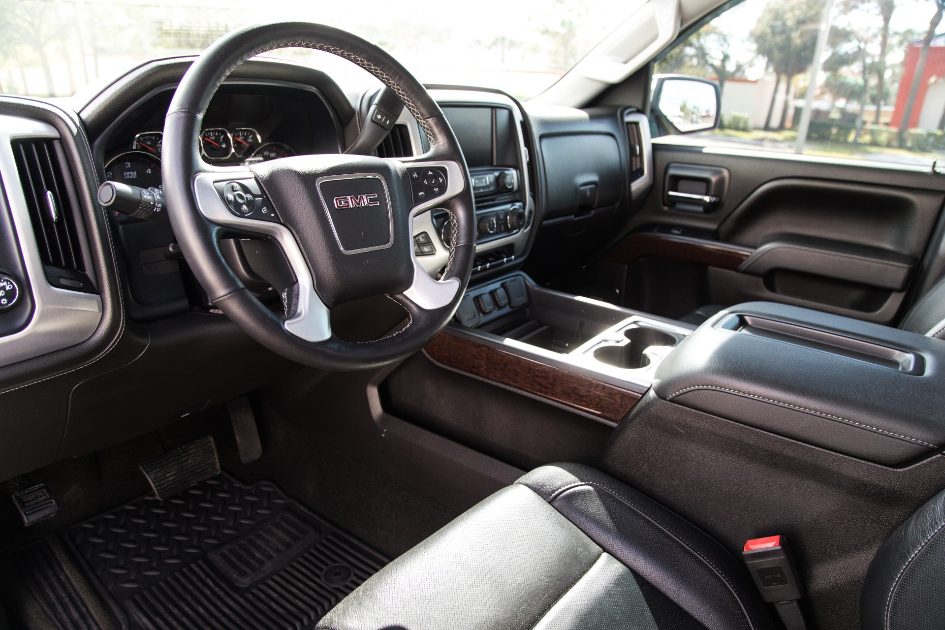 Used-2015-GMC-Sierra-1500-SLT