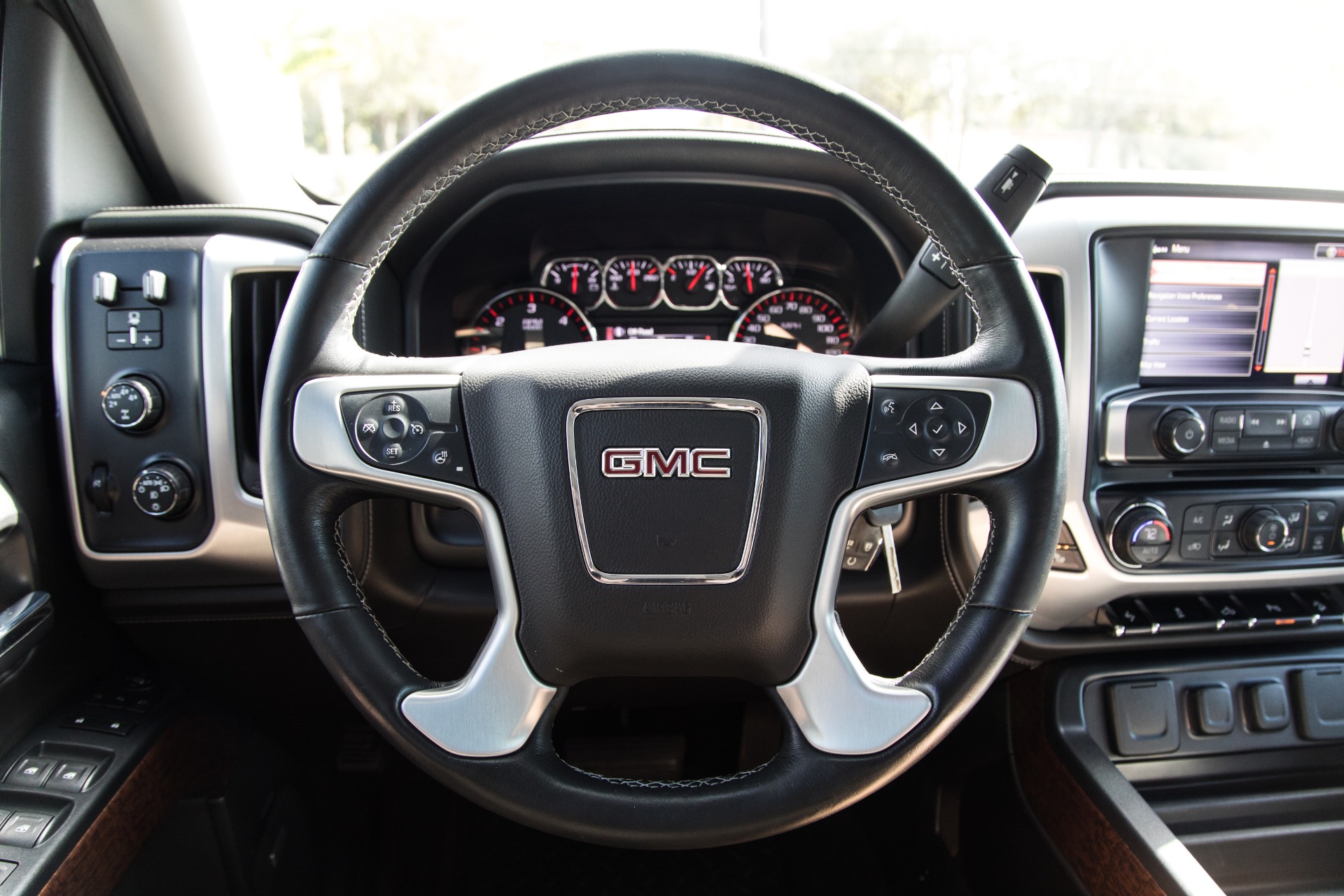 Used-2015-GMC-Sierra-1500-SLT