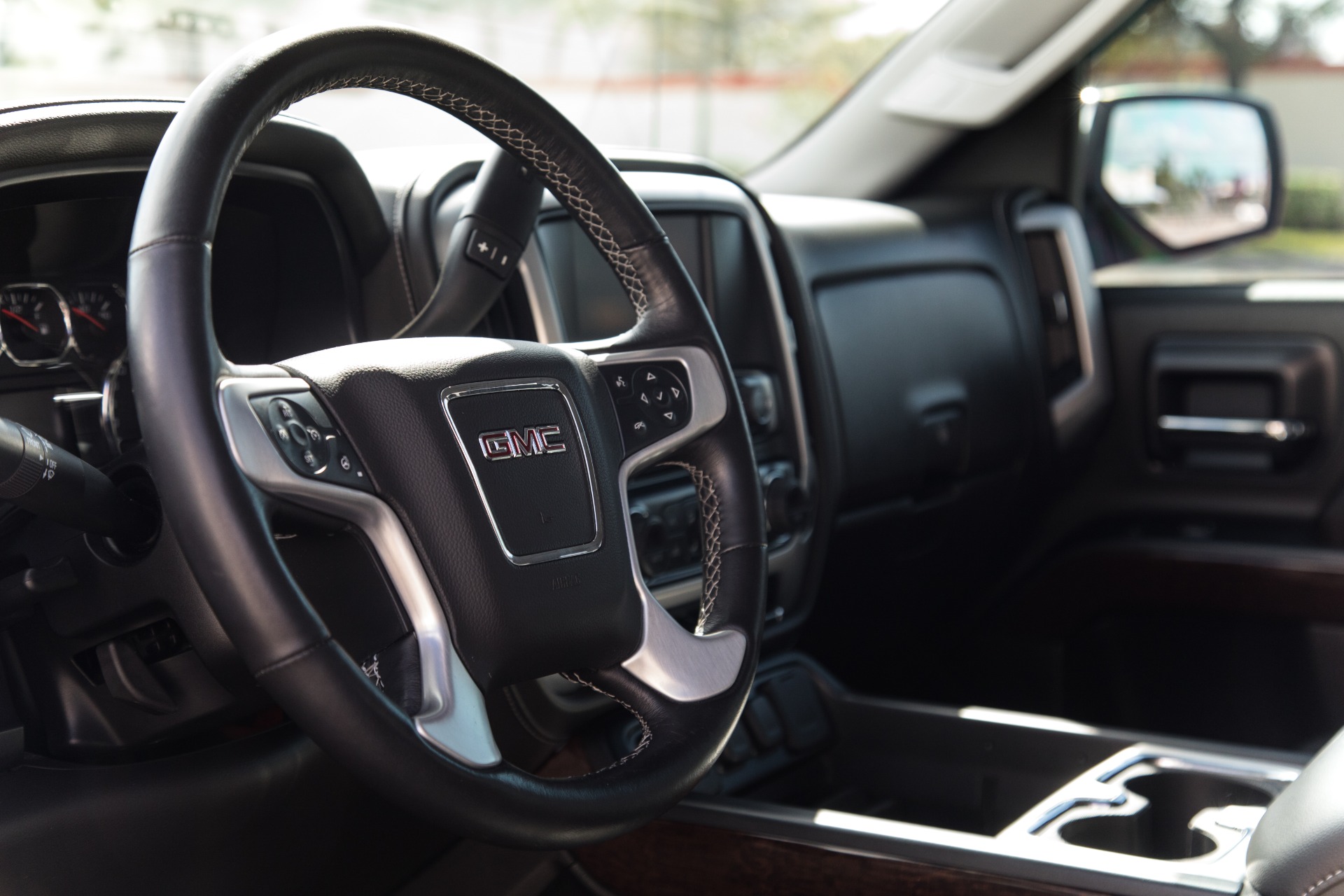 Used-2015-GMC-Sierra-1500-SLT