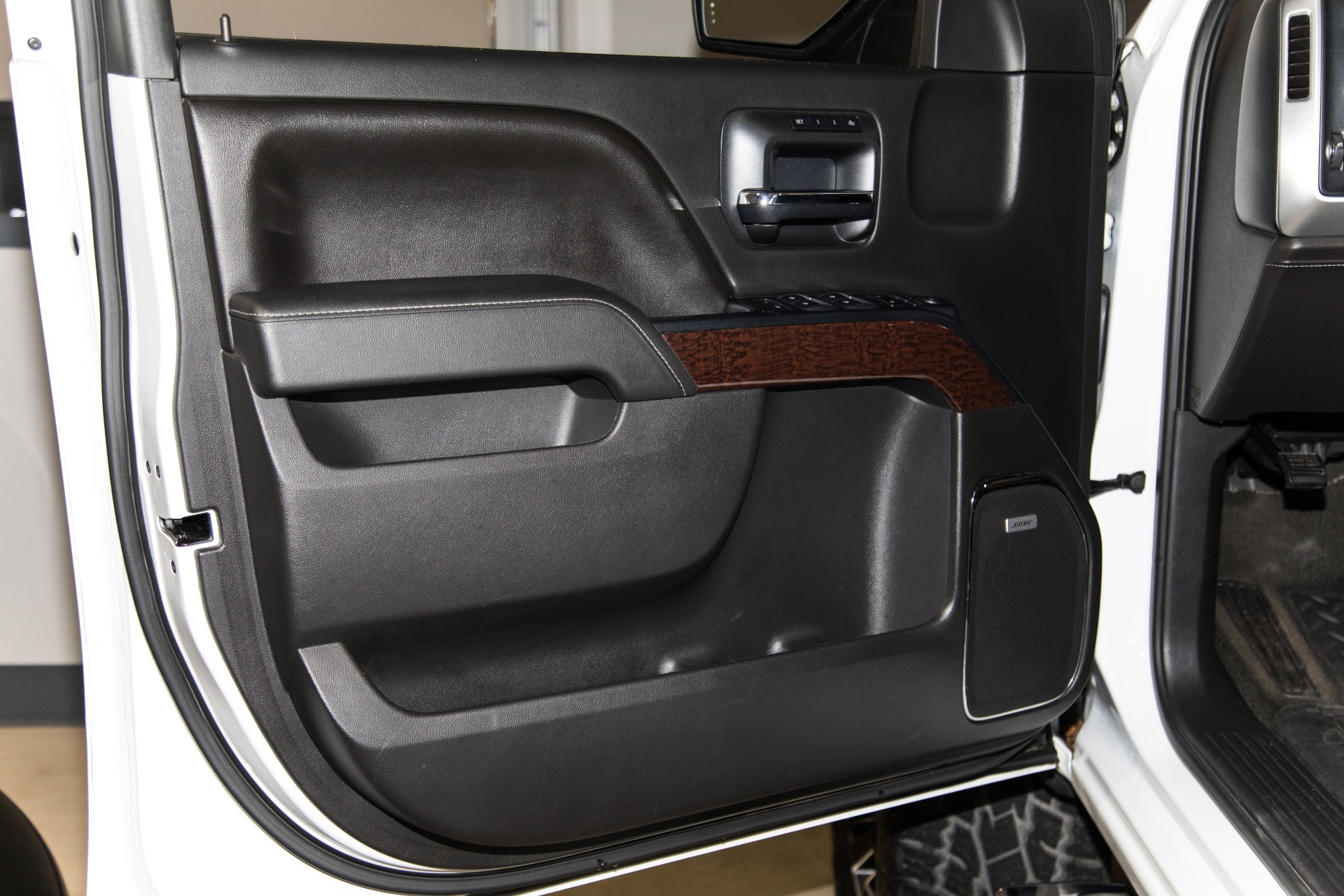 Used-2015-GMC-Sierra-1500-SLT
