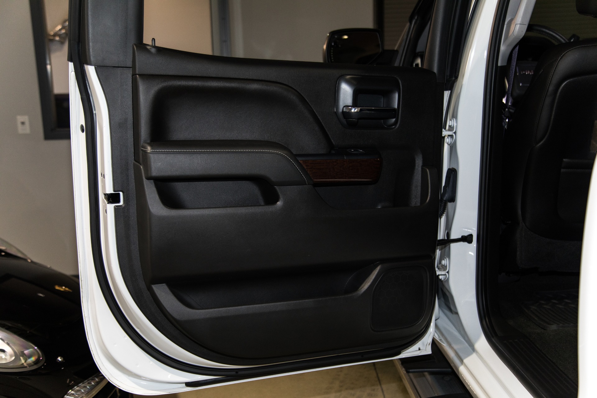 Used-2015-GMC-Sierra-1500-SLT