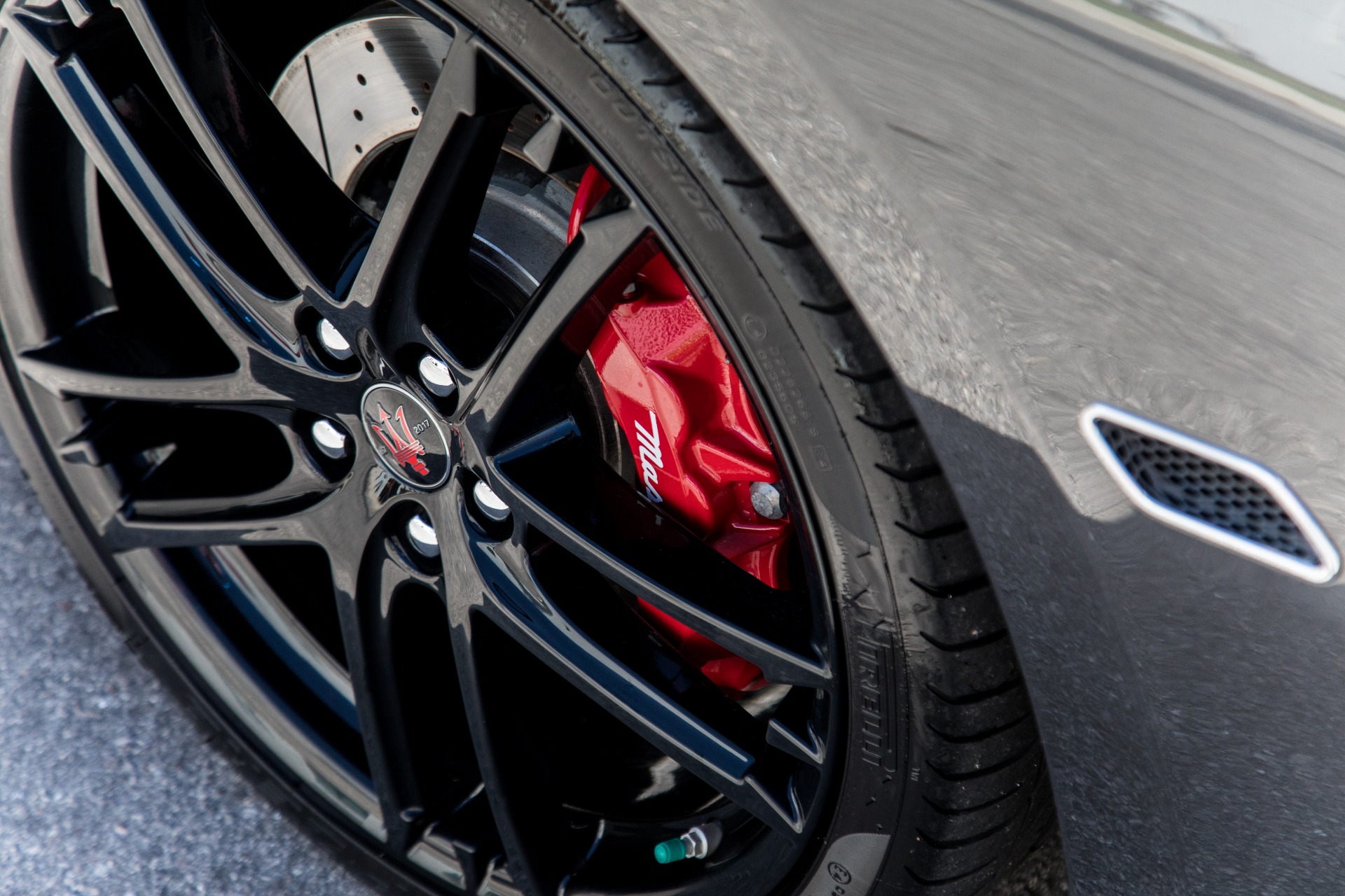Used-2017-Maserati-GranTurismo-Sport