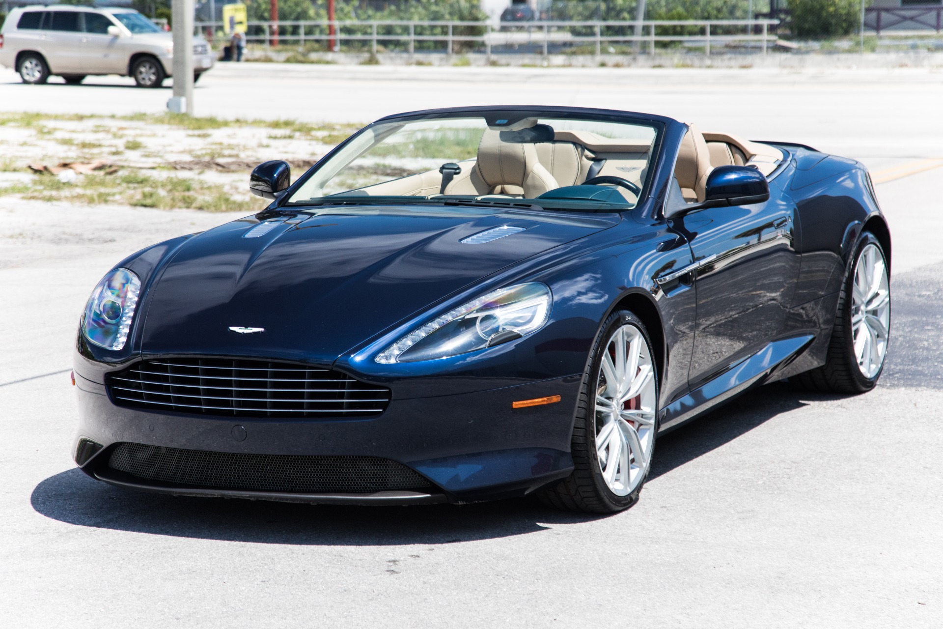 Used-2015-Aston-Martin-DB9-Volante