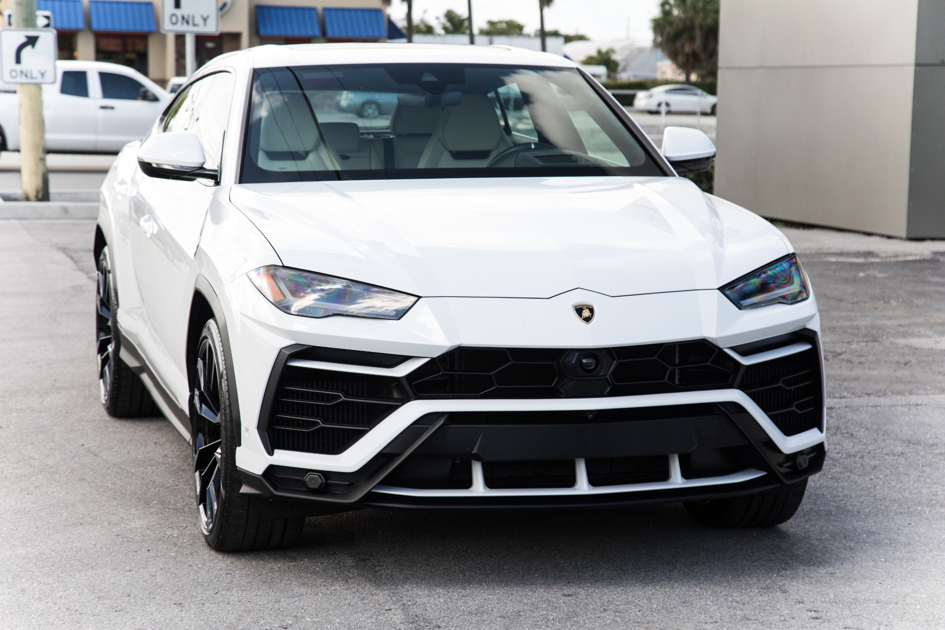 Used-2019-Lamborghini-Urus