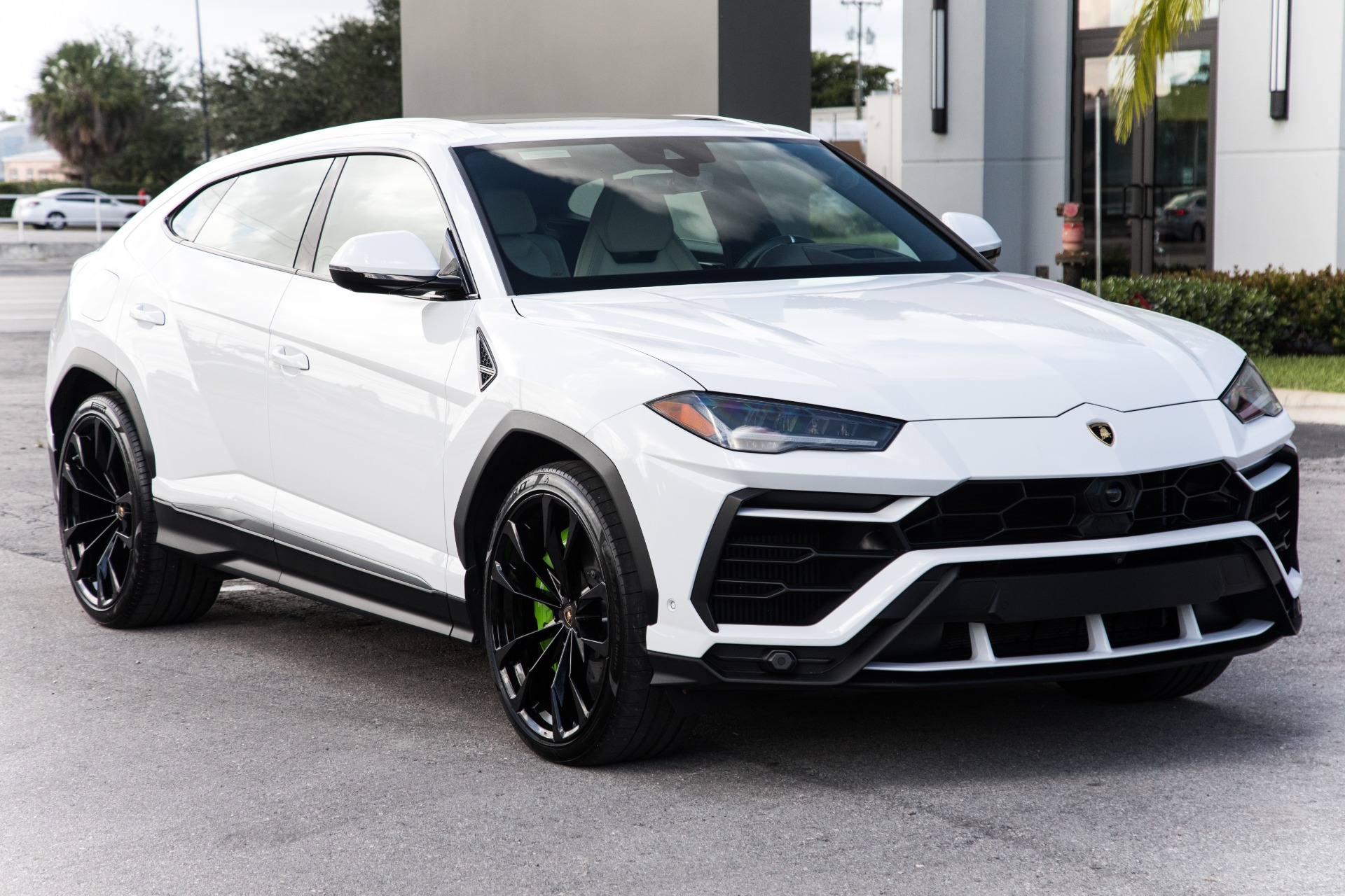 Used-2019-Lamborghini-Urus