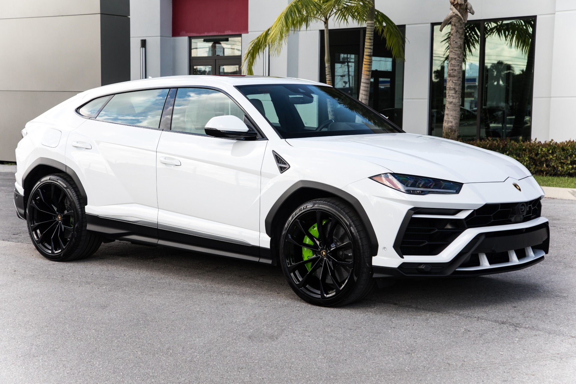Used-2019-Lamborghini-Urus