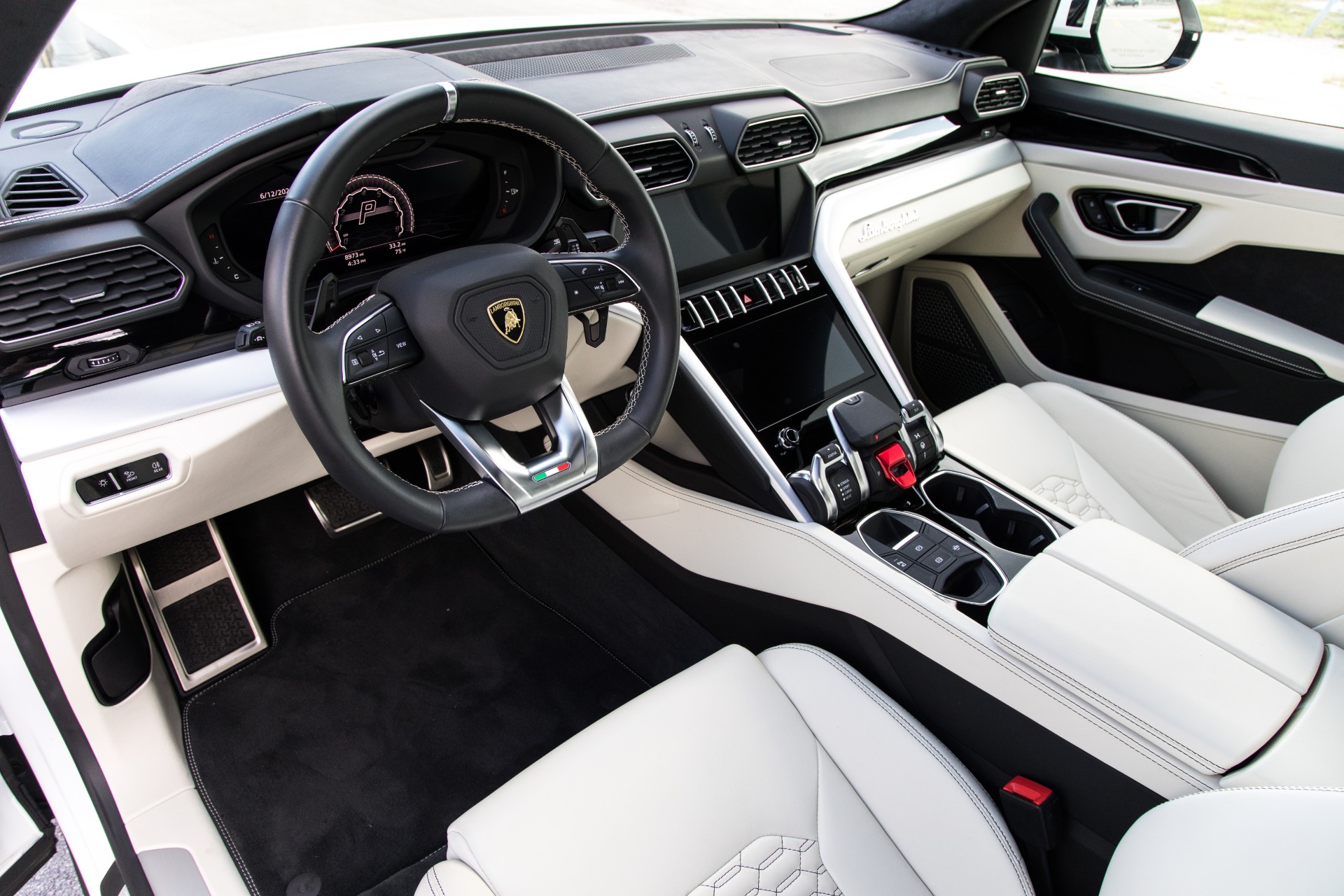 Used-2019-Lamborghini-Urus