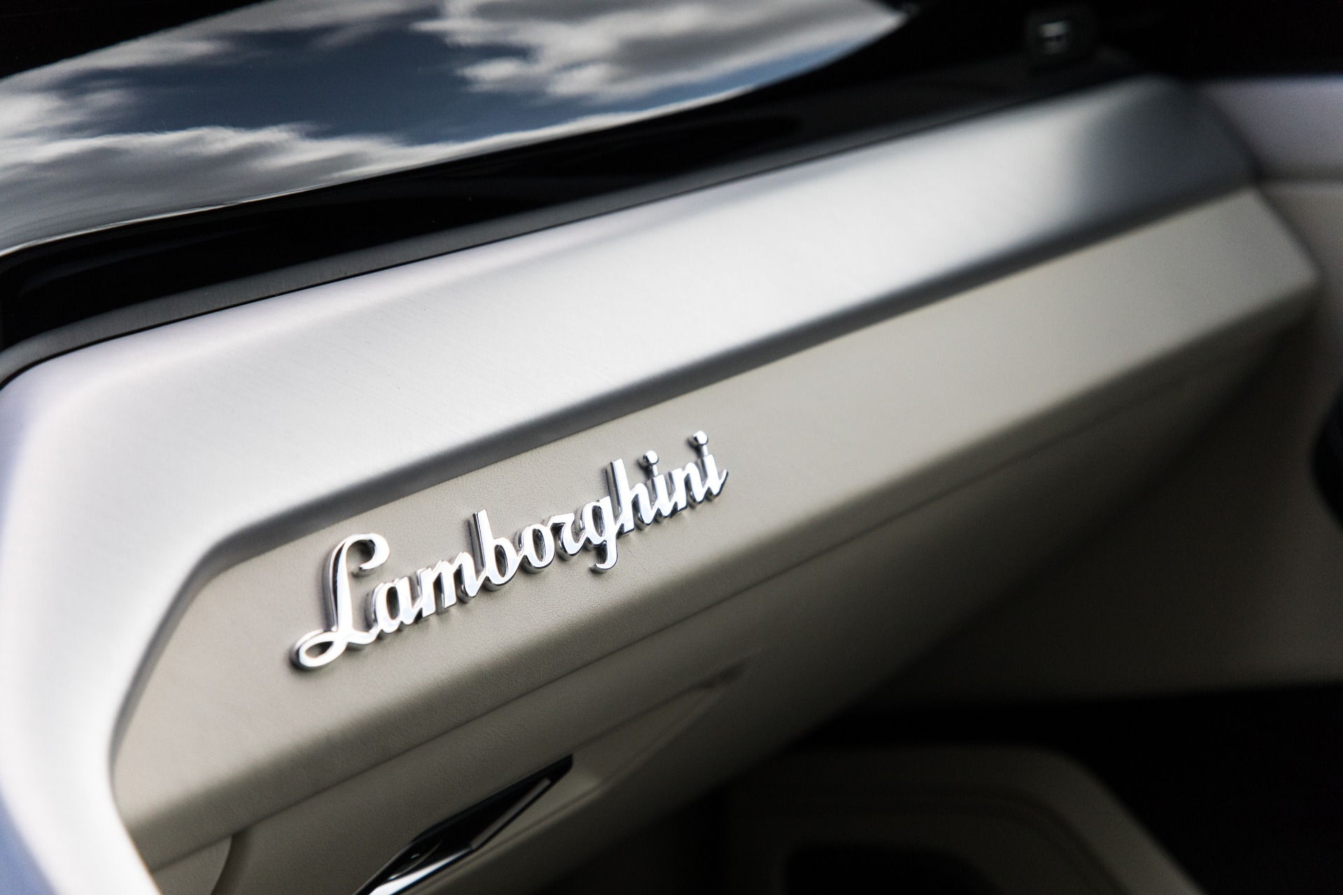 Used-2019-Lamborghini-Urus