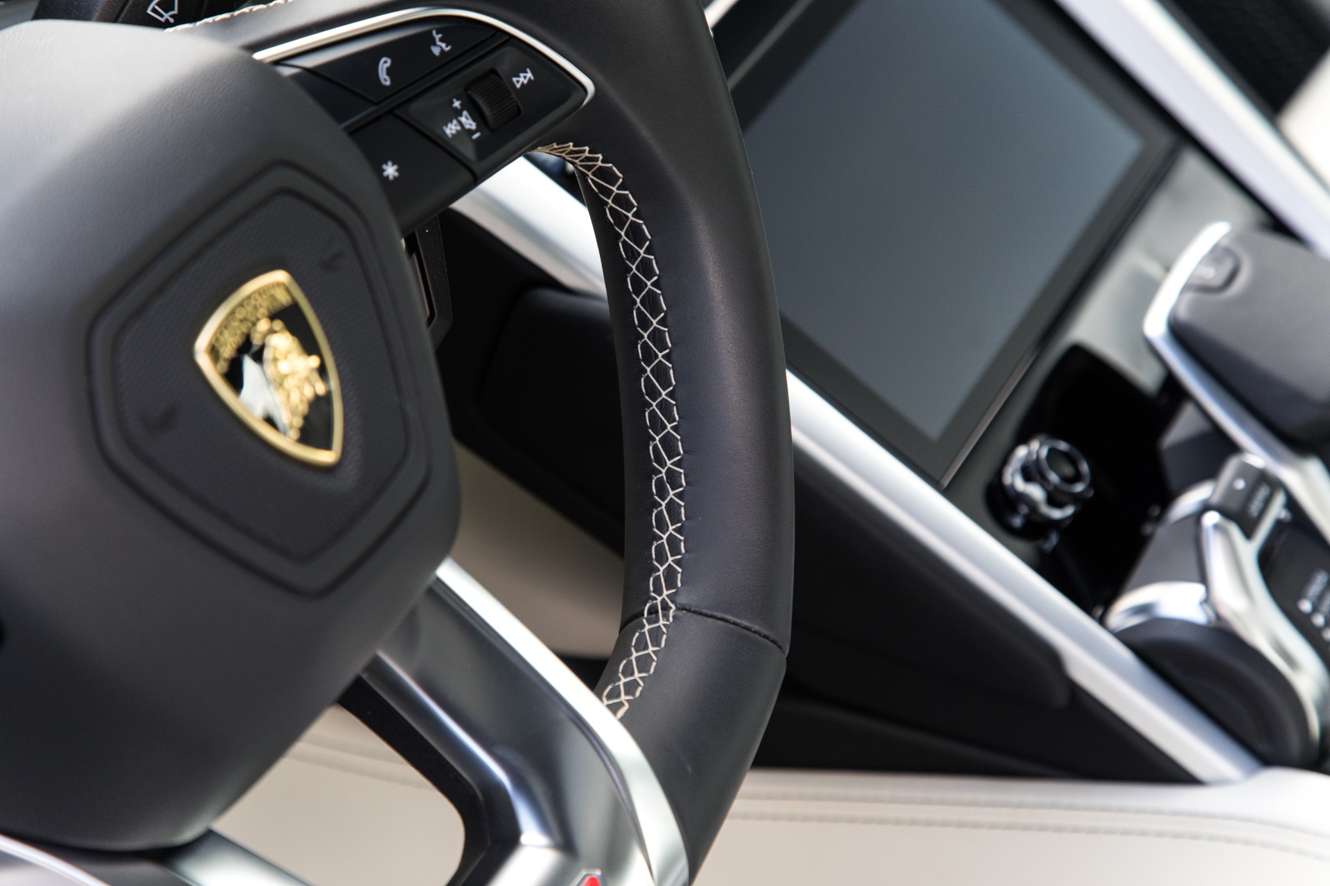 Used-2019-Lamborghini-Urus