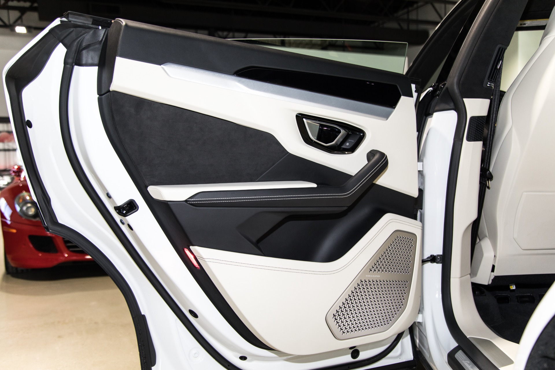 Used-2019-Lamborghini-Urus