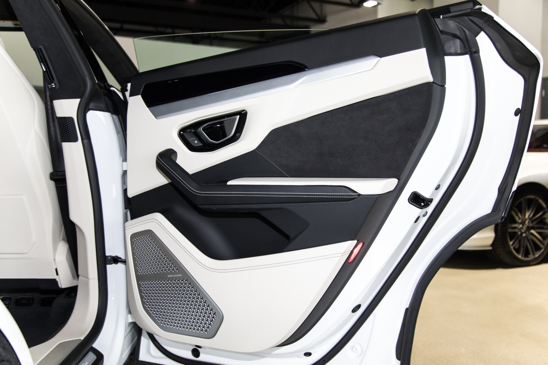 Used-2019-Lamborghini-Urus