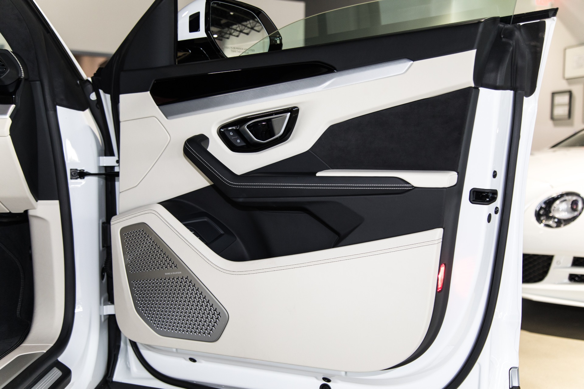 Used-2019-Lamborghini-Urus