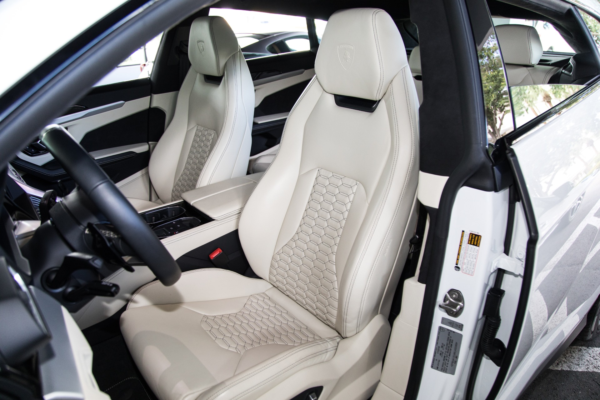Used-2019-Lamborghini-Urus