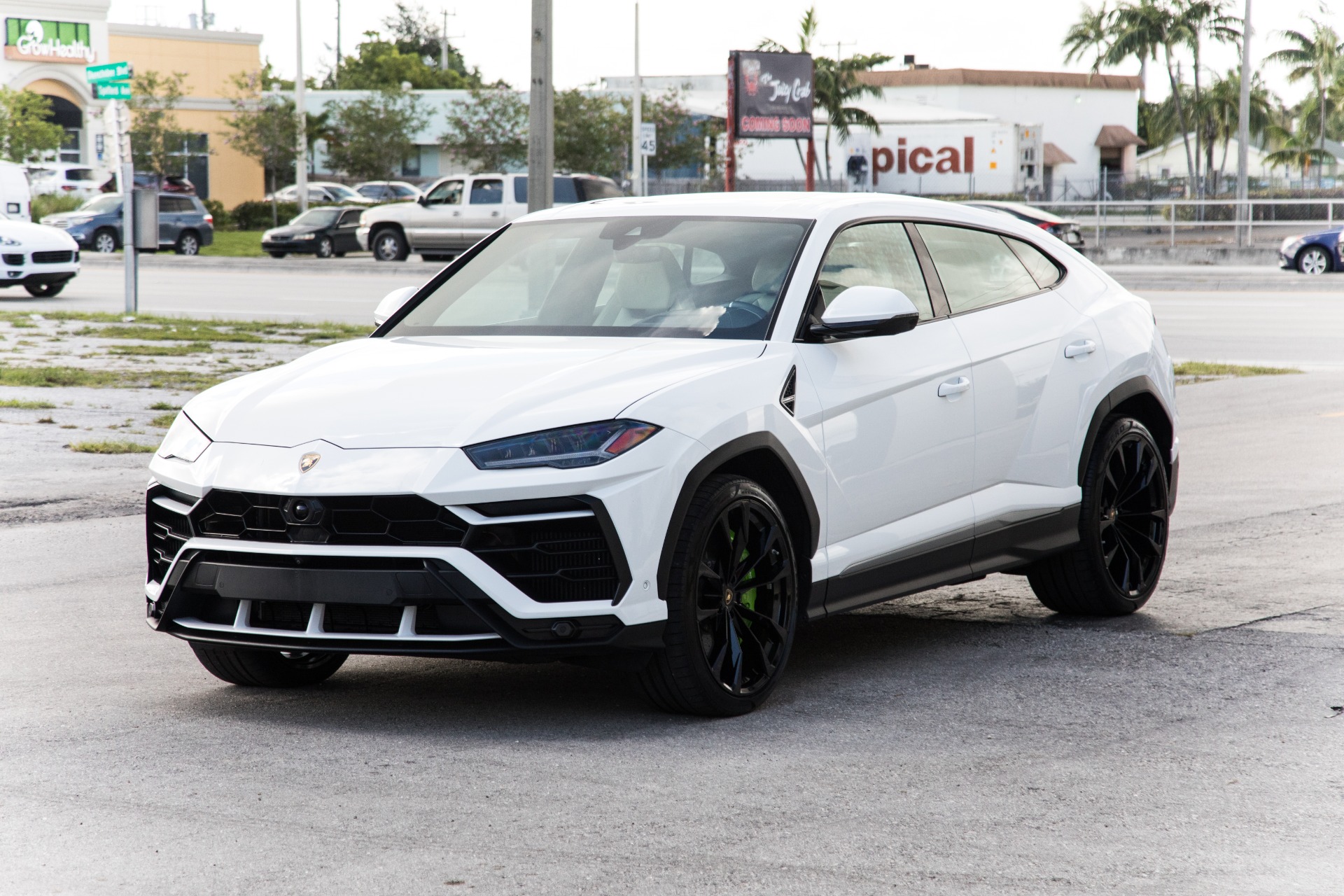 Used-2019-Lamborghini-Urus