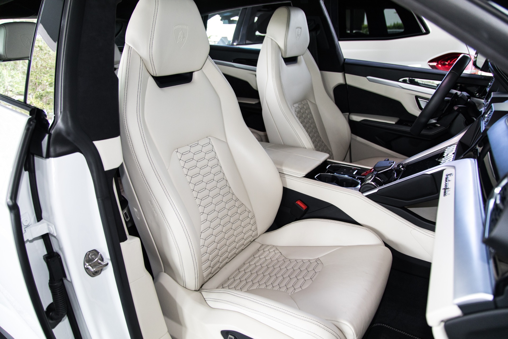 Used-2019-Lamborghini-Urus