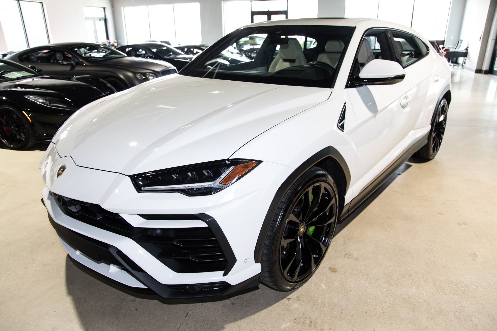 Used-2019-Lamborghini-Urus