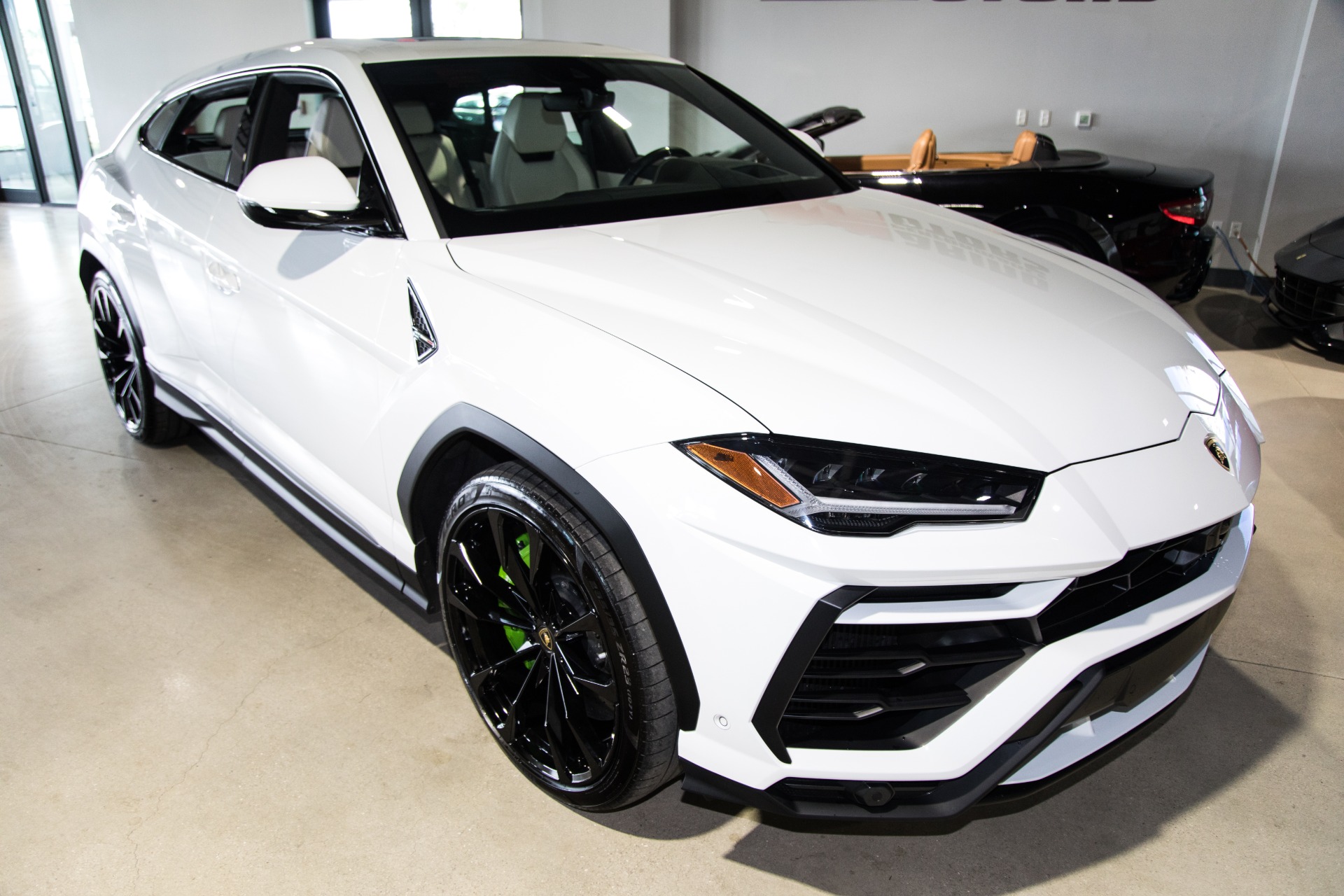 Used-2019-Lamborghini-Urus