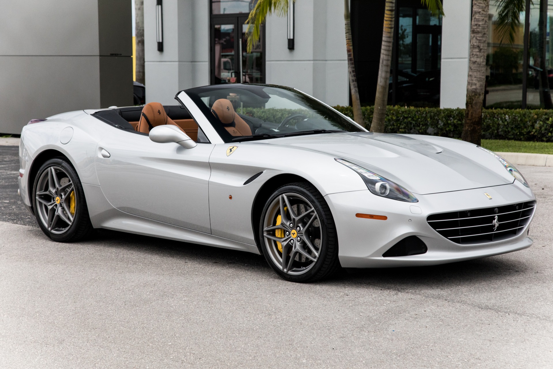 Used-2016-Ferrari-California-T