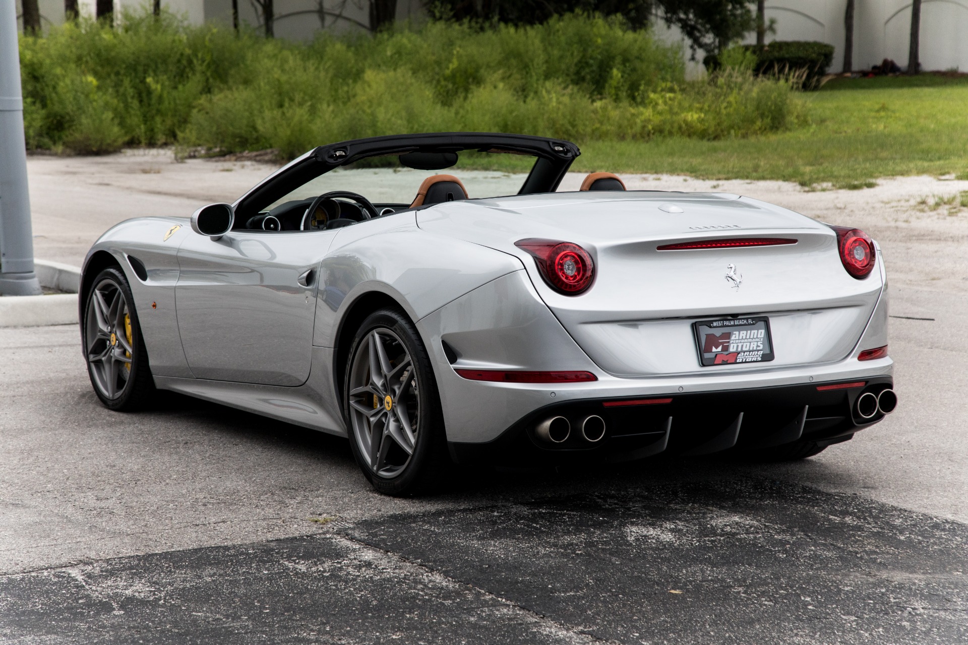 Used-2016-Ferrari-California-T