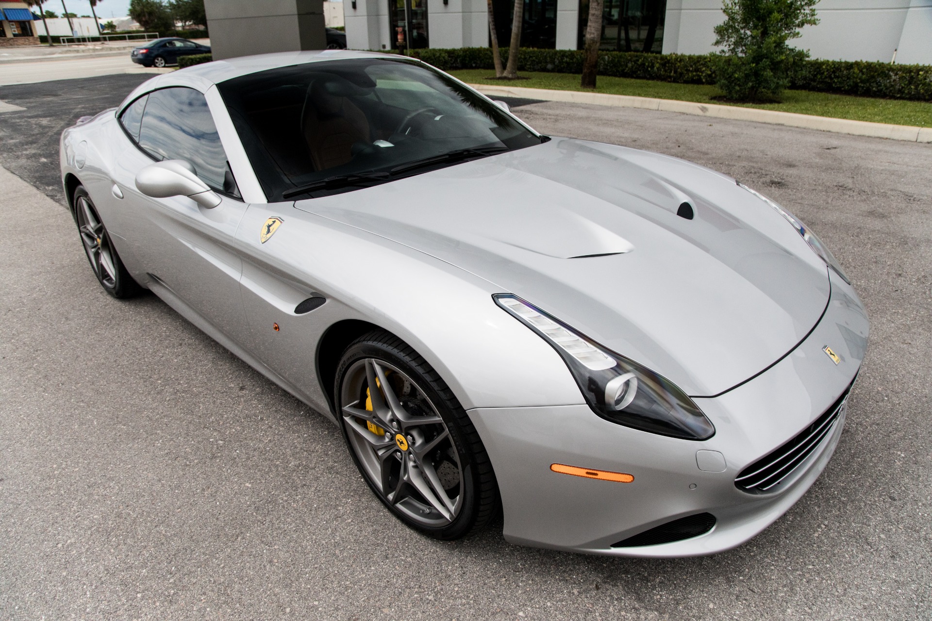 Used-2016-Ferrari-California-T