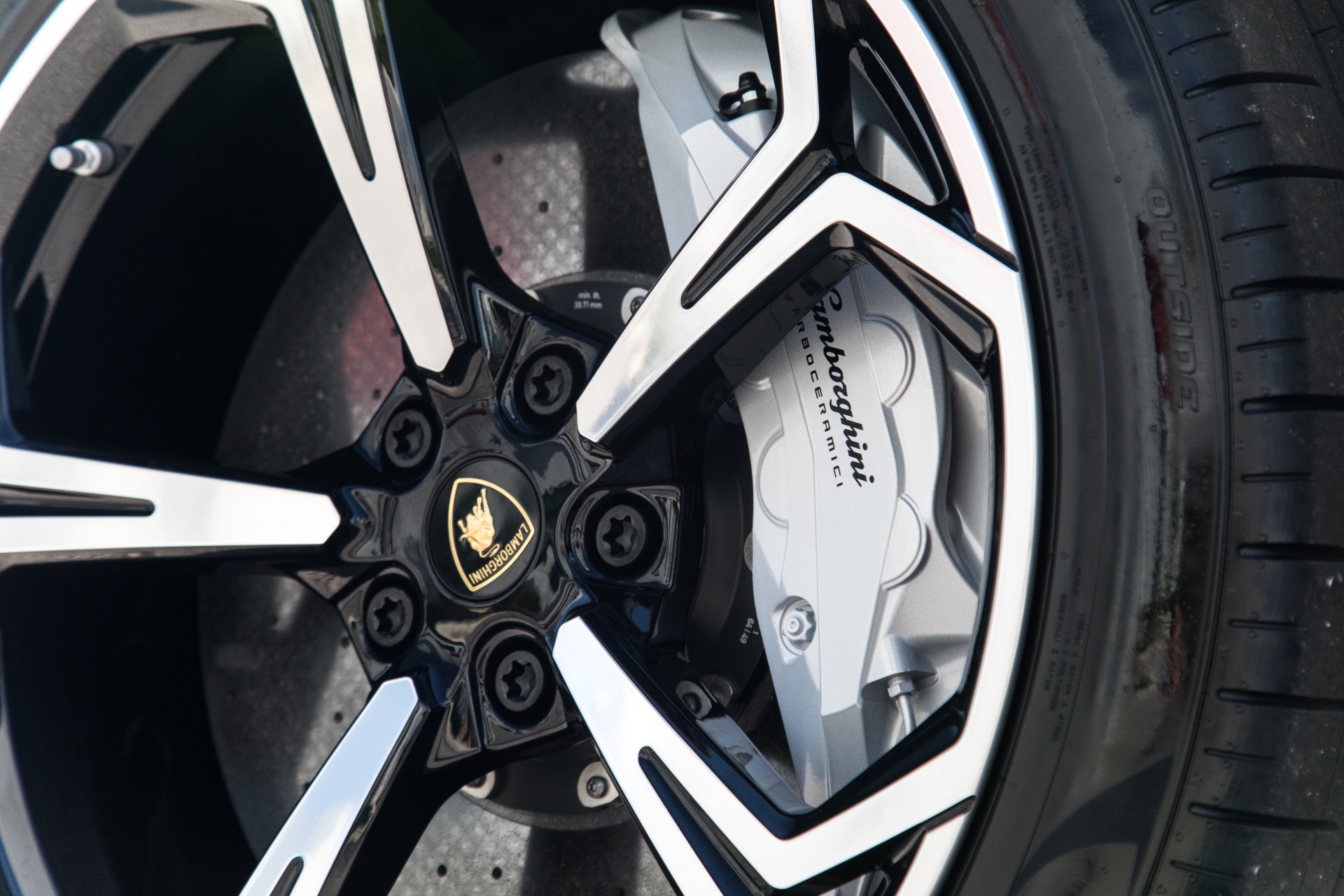 Used-2020-Lamborghini-Urus