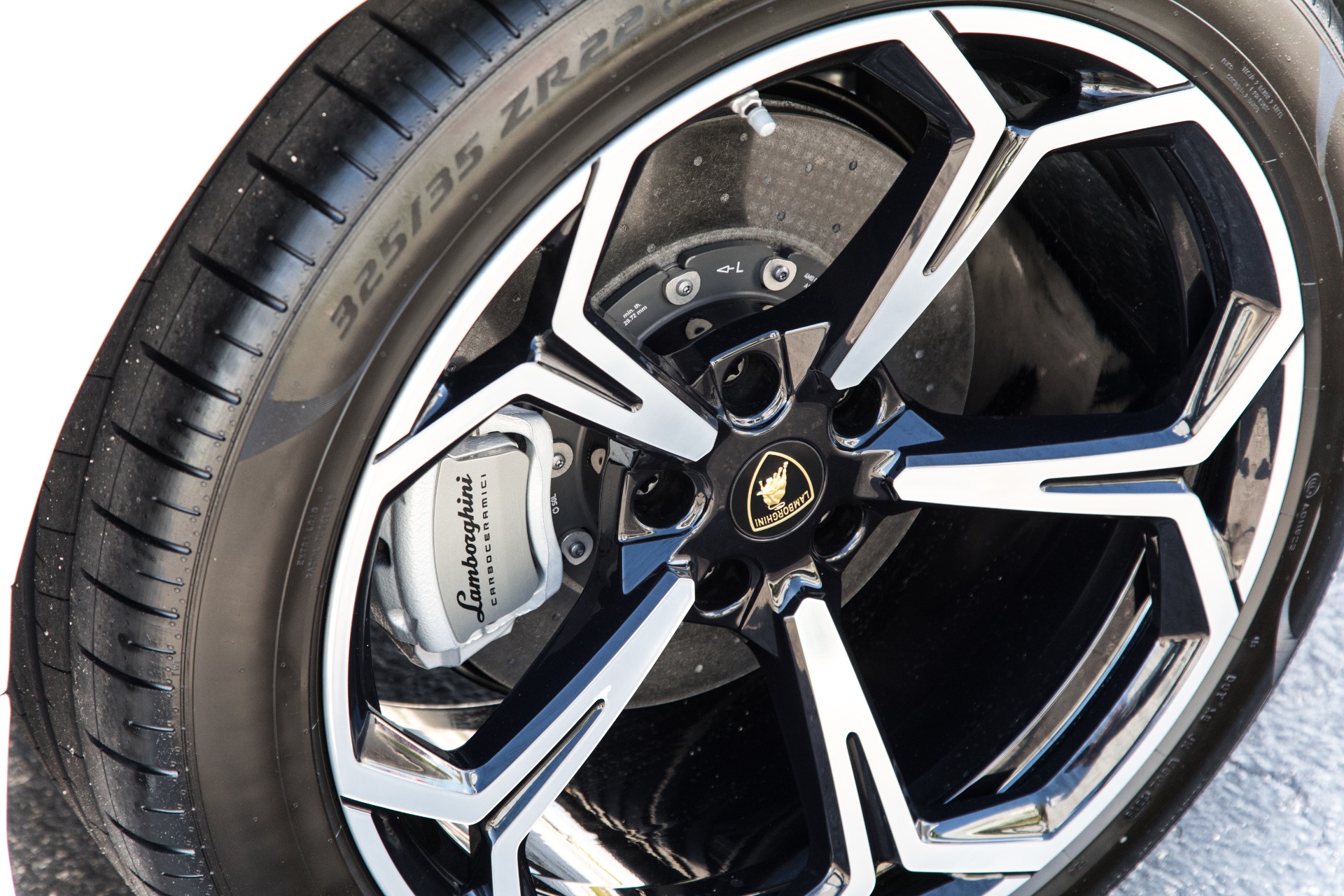Used-2020-Lamborghini-Urus