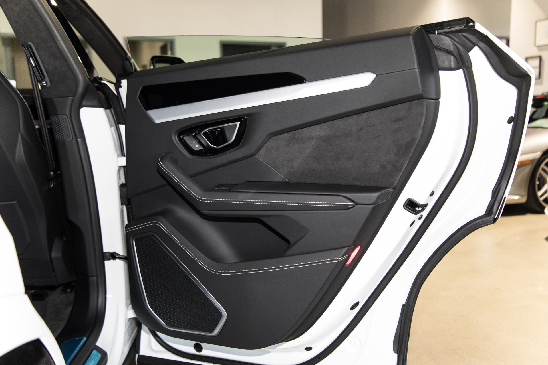Used-2020-Lamborghini-Urus