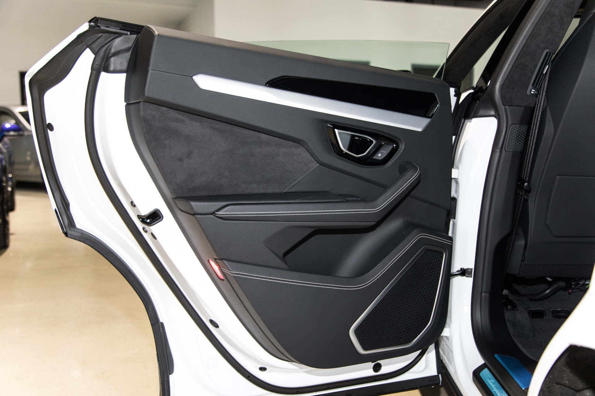 Used-2020-Lamborghini-Urus