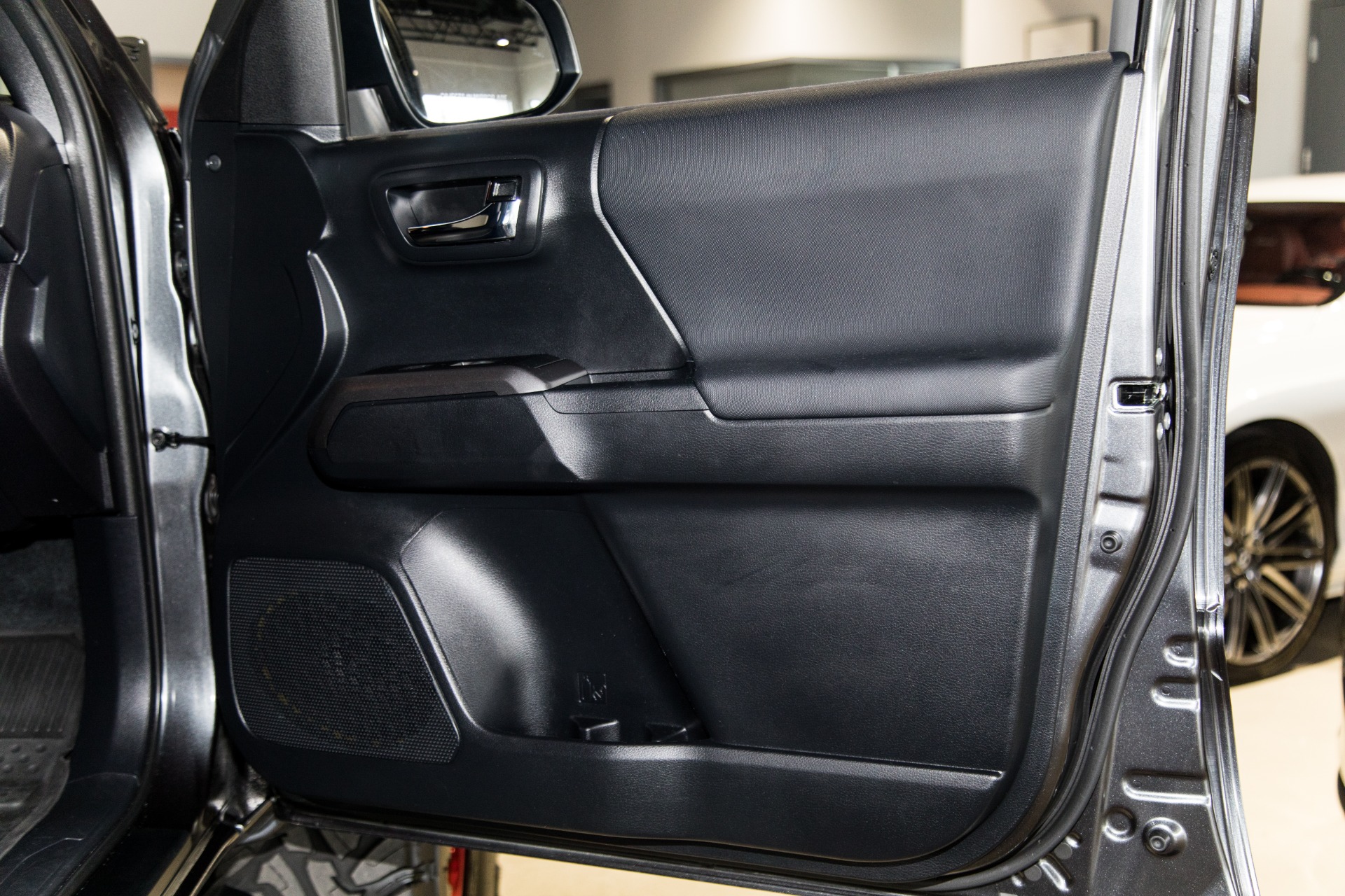 Used-2019-Toyota-Tacoma-TRD-Sport