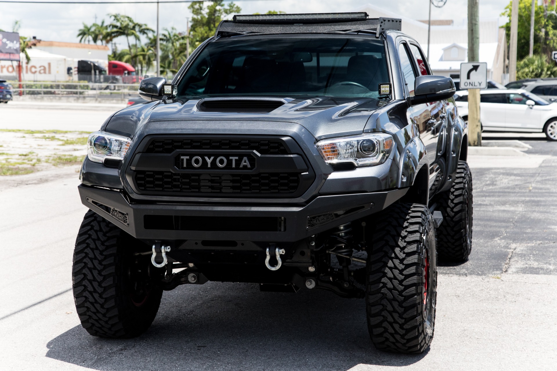 Used-2019-Toyota-Tacoma-TRD-Sport