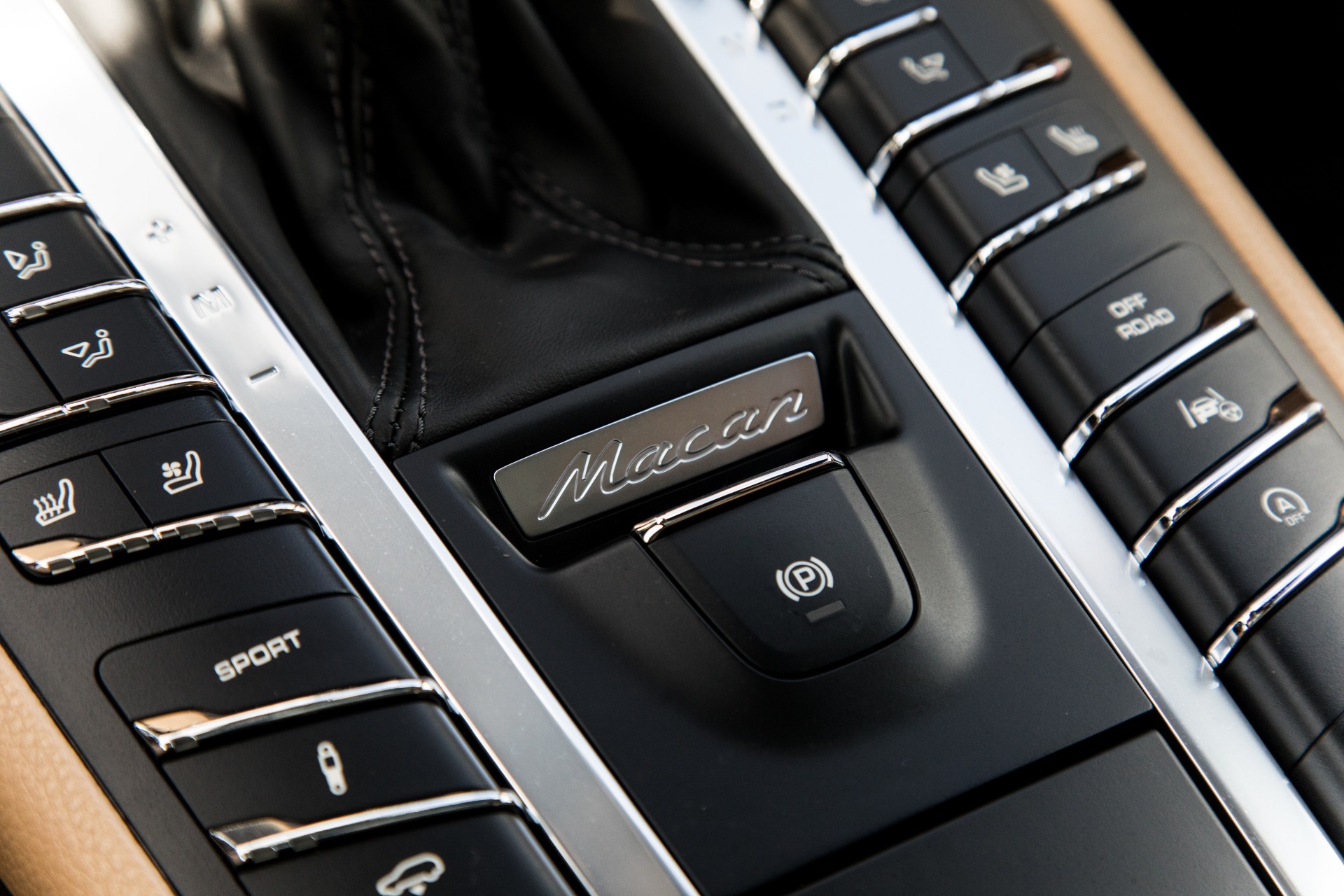 Used-2017-Porsche-Macan-Turbo