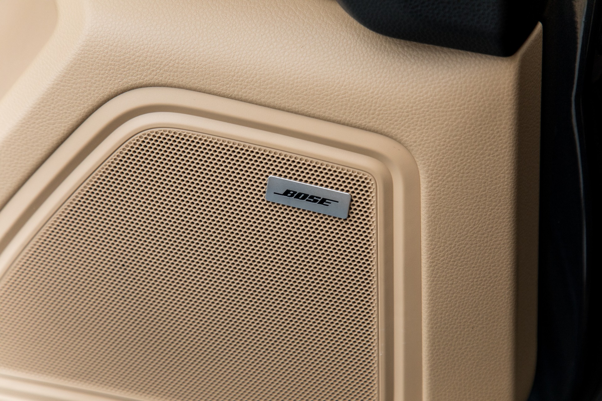 Used-2017-Porsche-Macan-Turbo