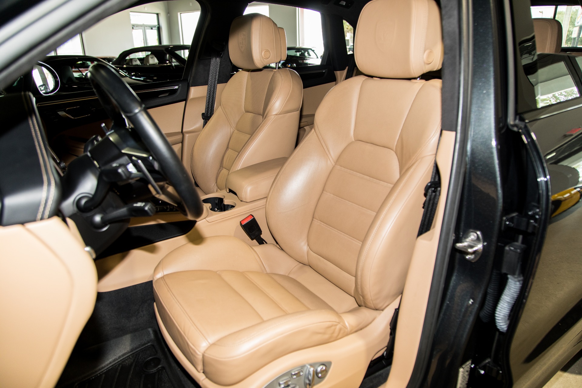 Used-2017-Porsche-Macan-Turbo