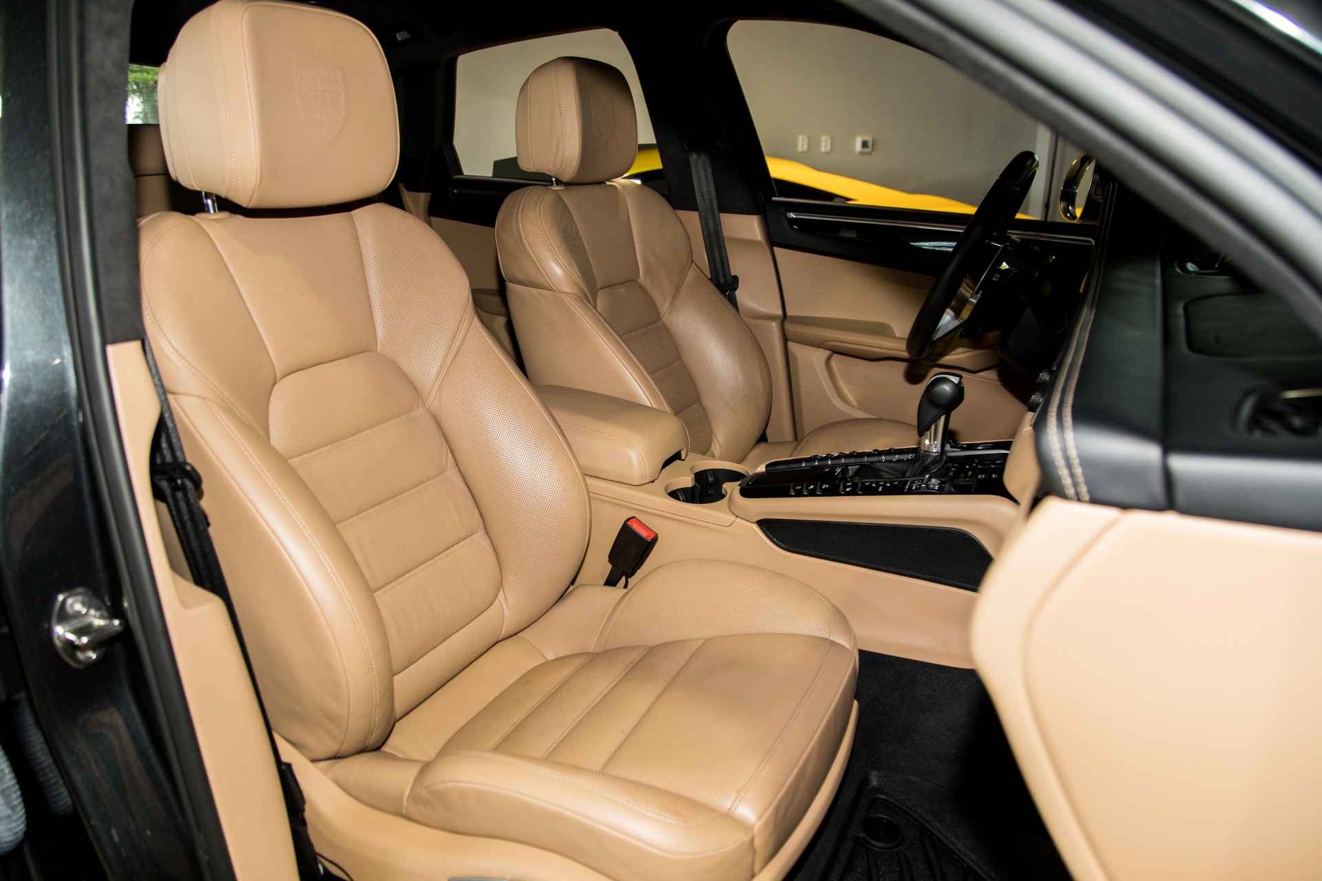 Used-2017-Porsche-Macan-Turbo