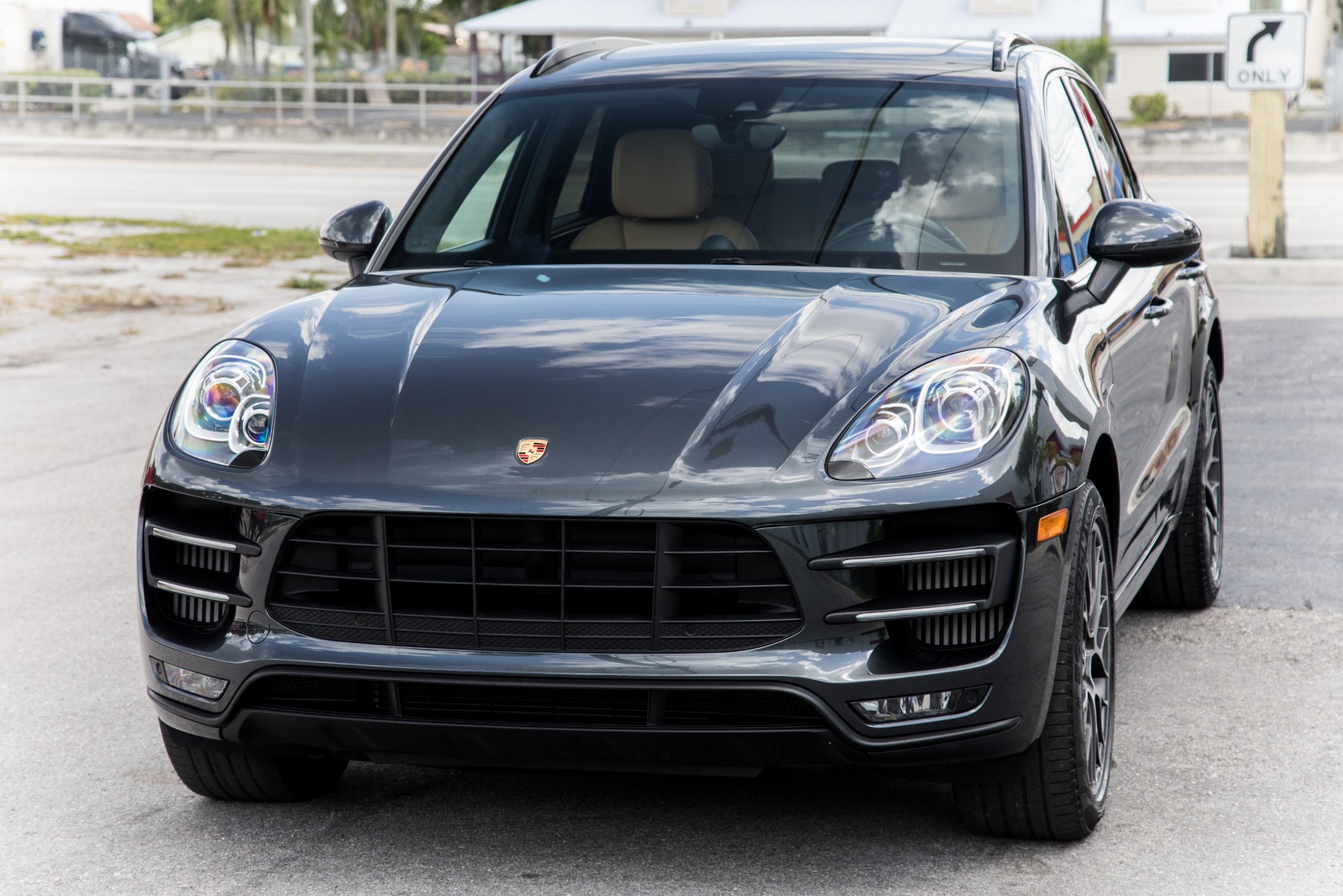 Used-2017-Porsche-Macan-Turbo
