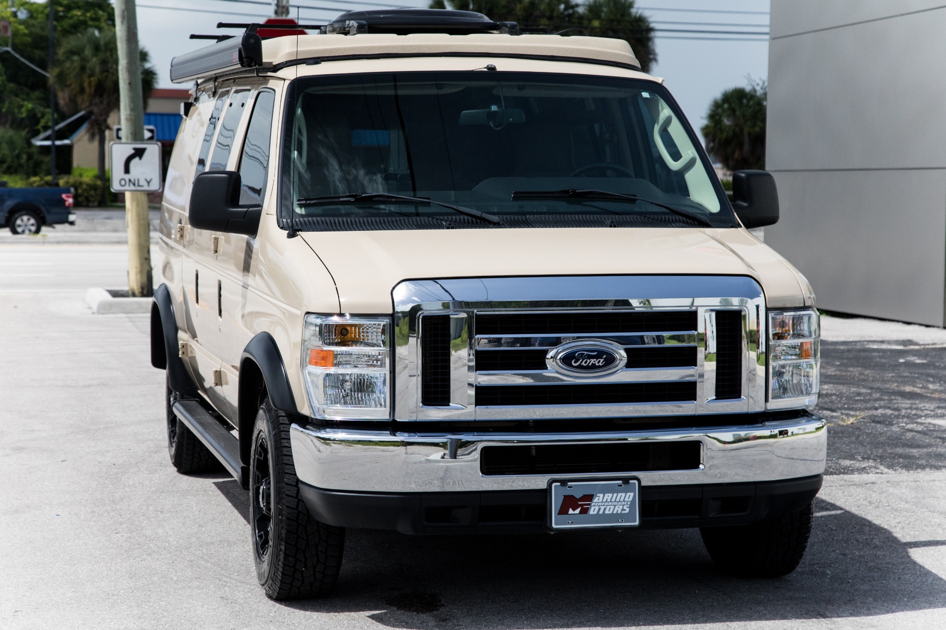 Used-2009-Ford-E-250-Sports-Mobile