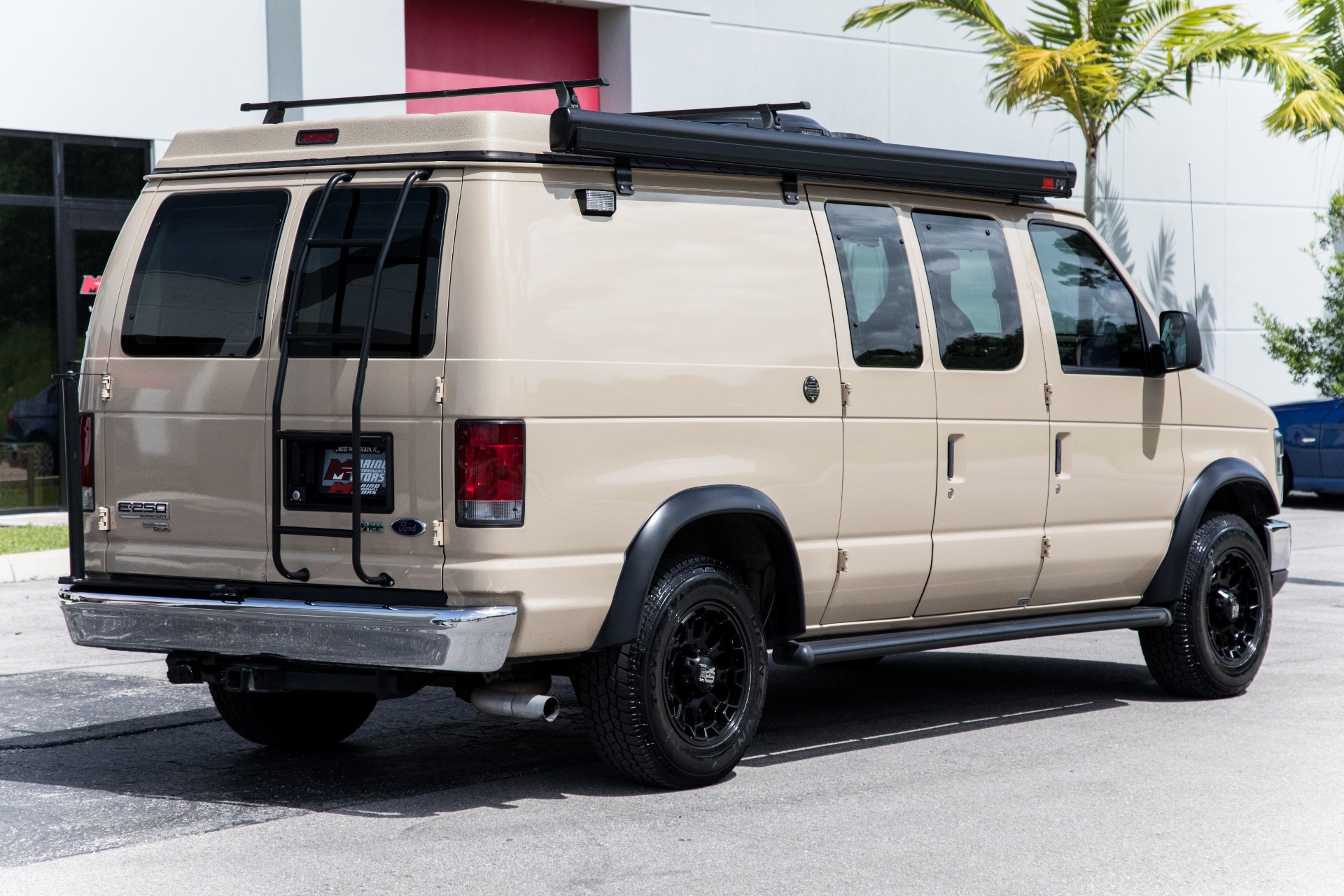 Used-2009-Ford-E-250-Sports-Mobile