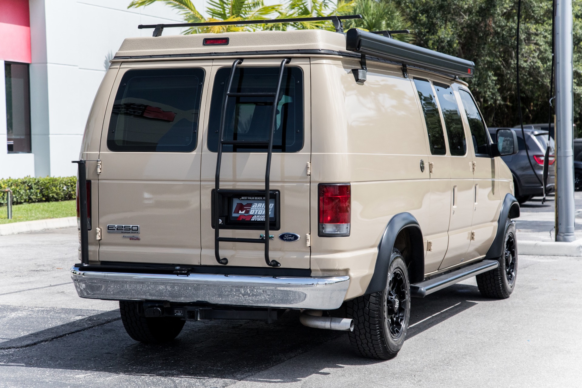 Used-2009-Ford-E-250-Sports-Mobile
